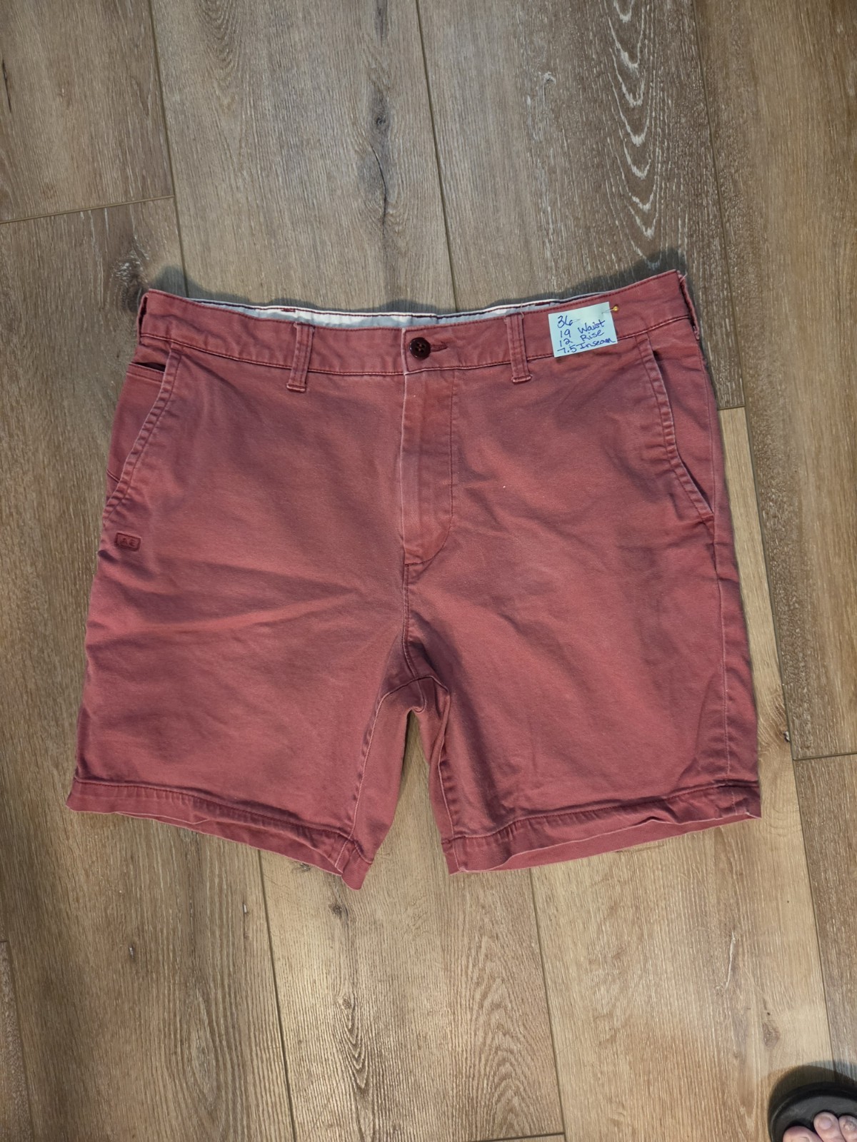 American Eagle Casual Salmon Color Shorts Size 36