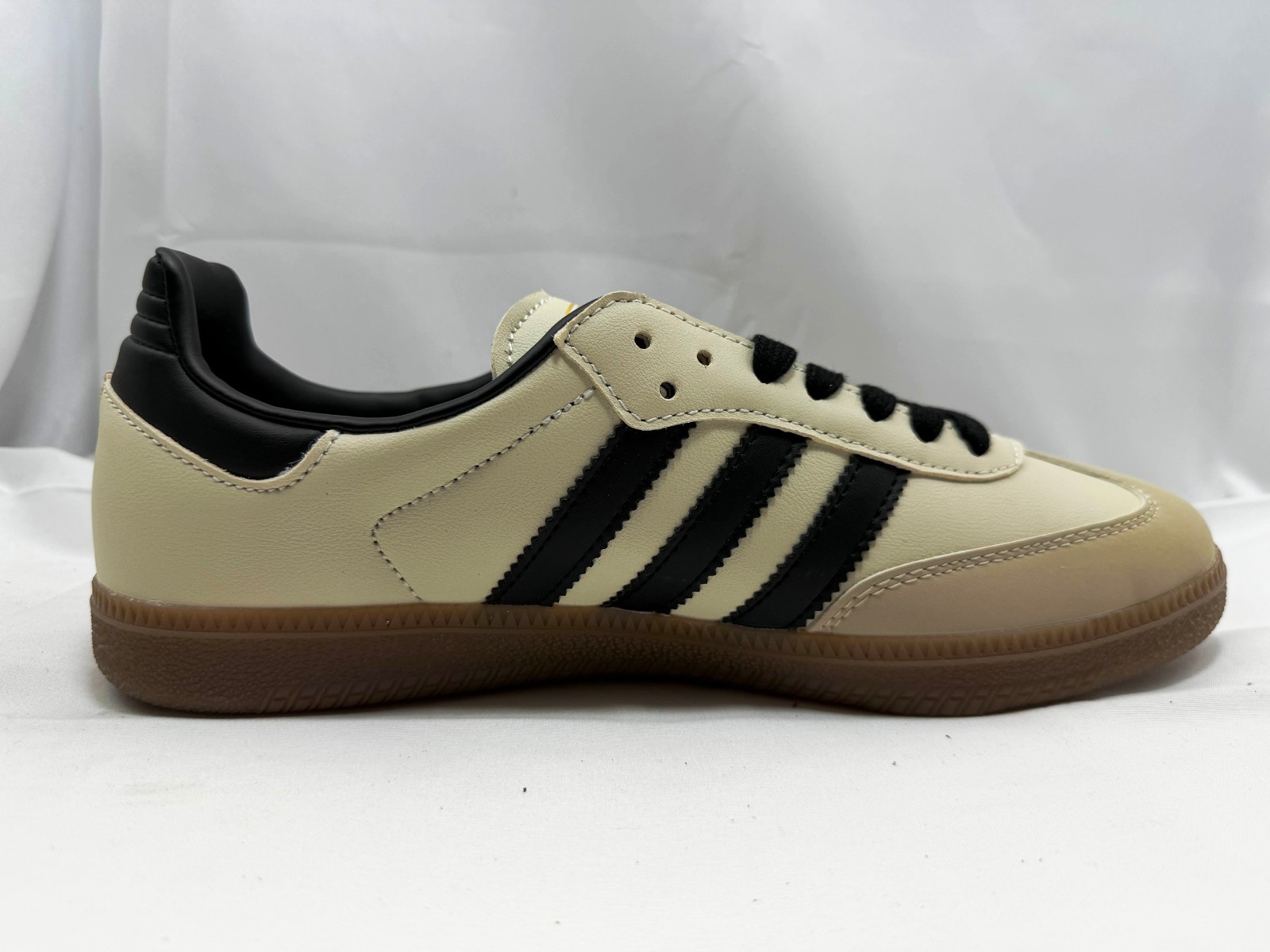 Adidas Samba Vegan – Cream/Black/Gum – Unisex 10 – ID0478