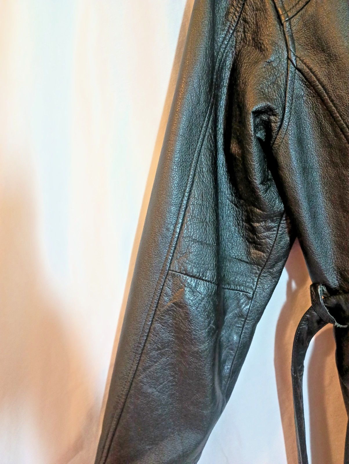 Wilsons Leather jacket, women’s M, black, hooded, zip & sash. DS07