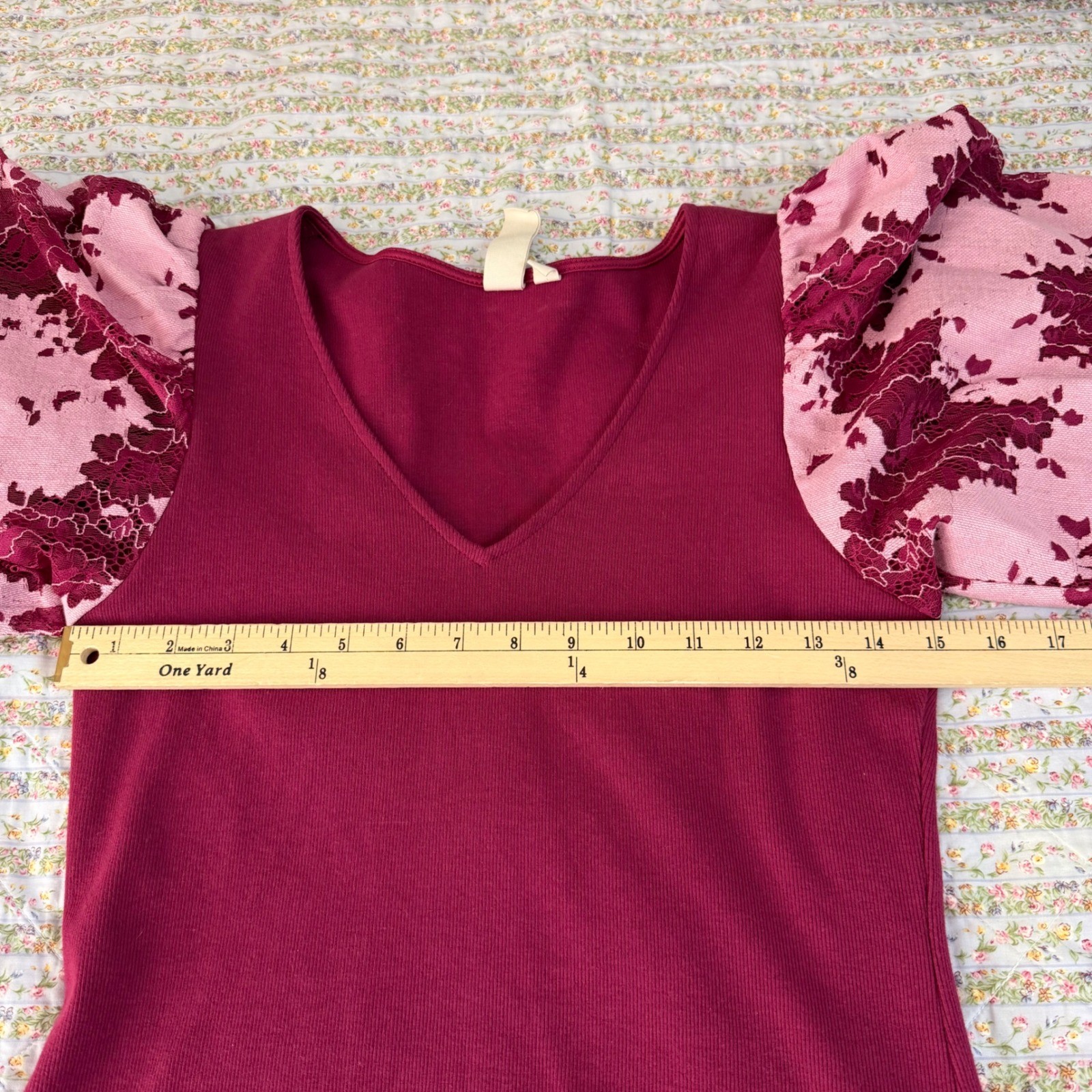 Dolan Left Coast Collection Rib Knit V-Neck Top Puff Lace Sleeve Burgundy Pink S