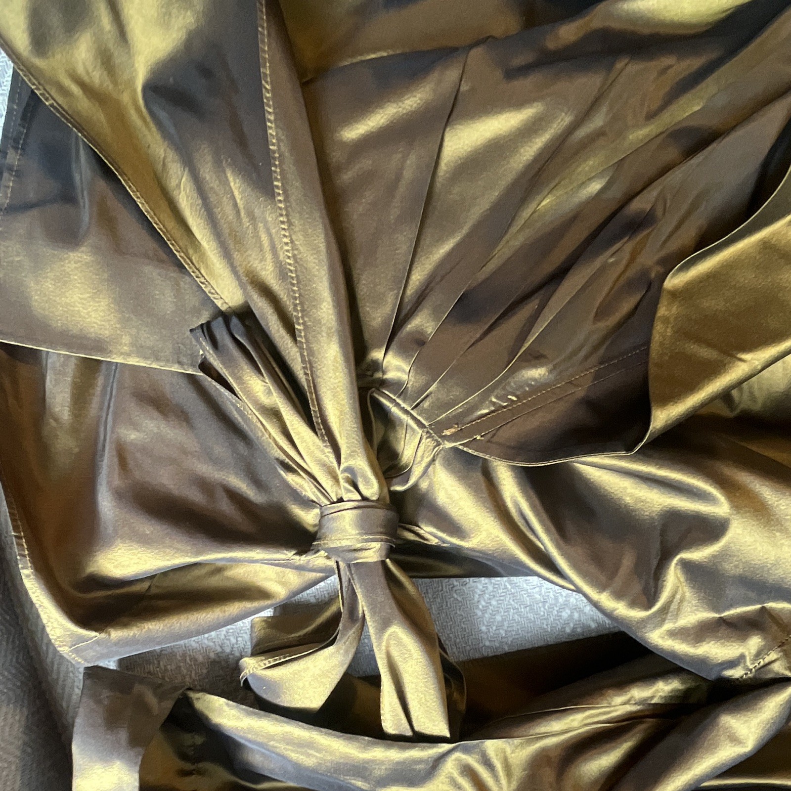 Lafayette 148 Women’s Silk Gold Solid Belted Tie Top-spectacular