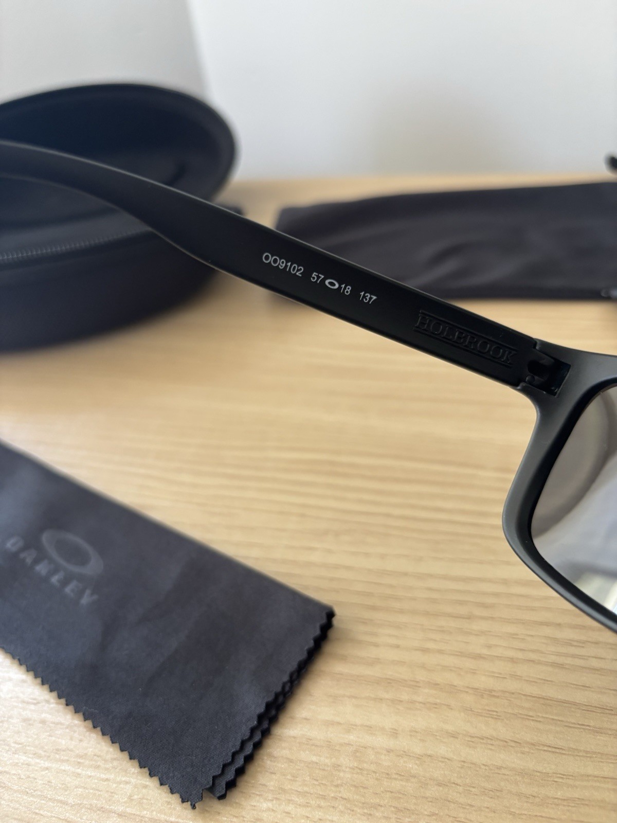 Oakley Holbrook Sunglasses Polarized Black/Black, 57-18-137