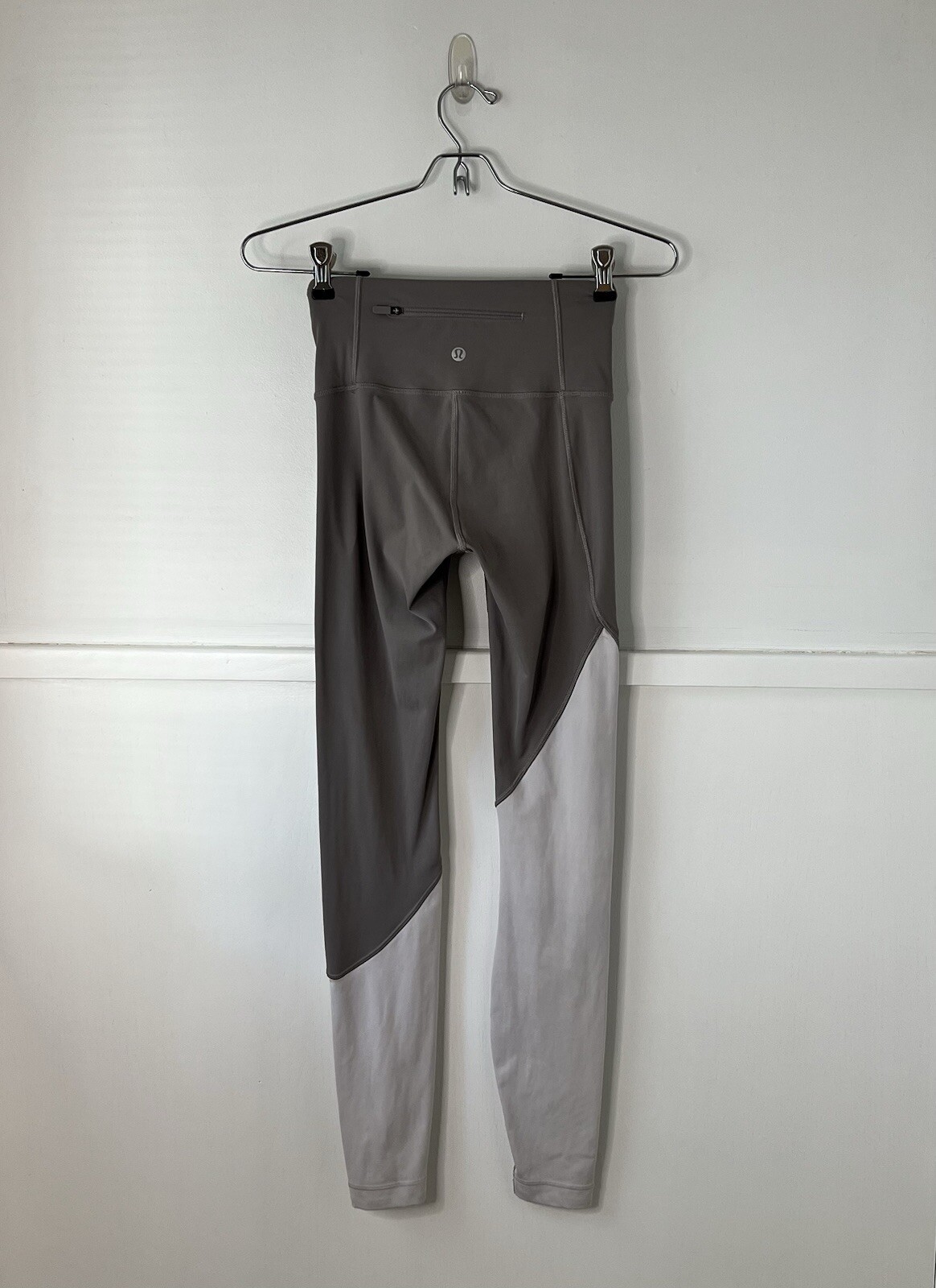 Lululemon Speed Wunder Tight Asym Half Moon/Light Chrome Size 2