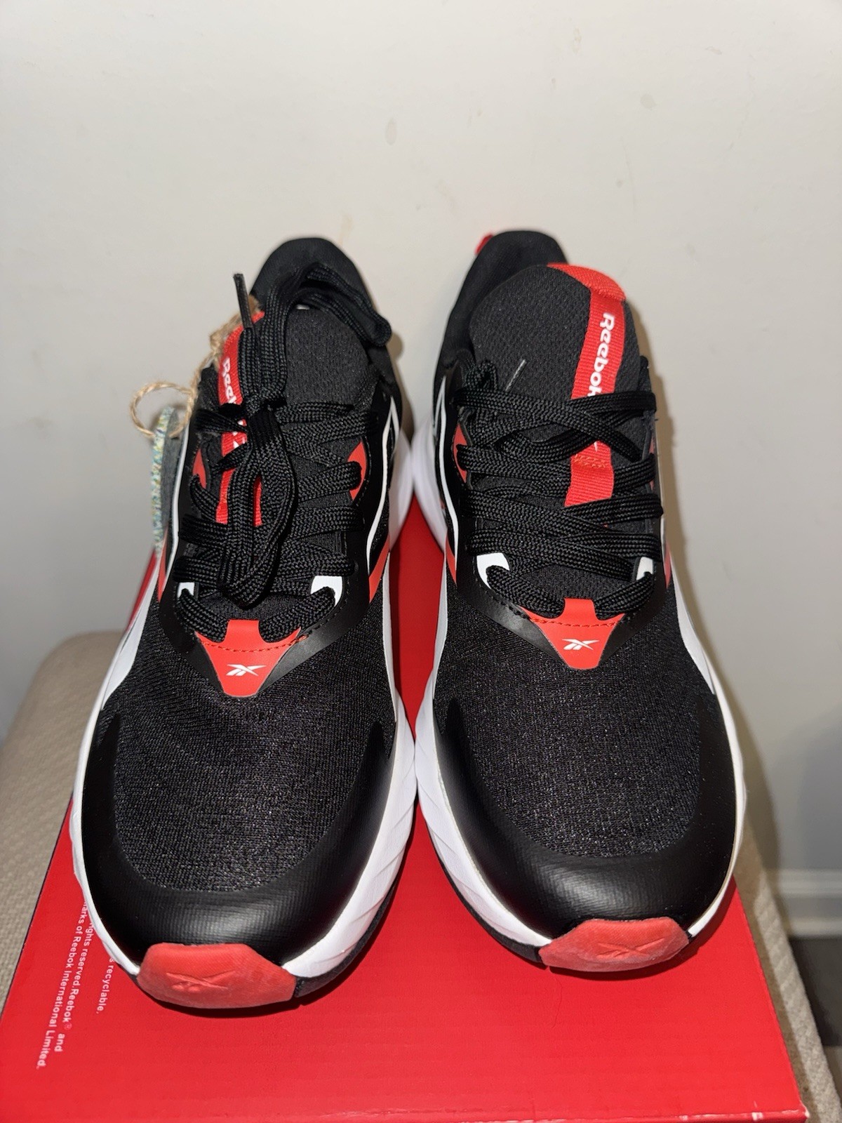 Reebok Men’s Verse Classic Sneaker Black White Red AR30283M-BWR US Size 9.5 NEW