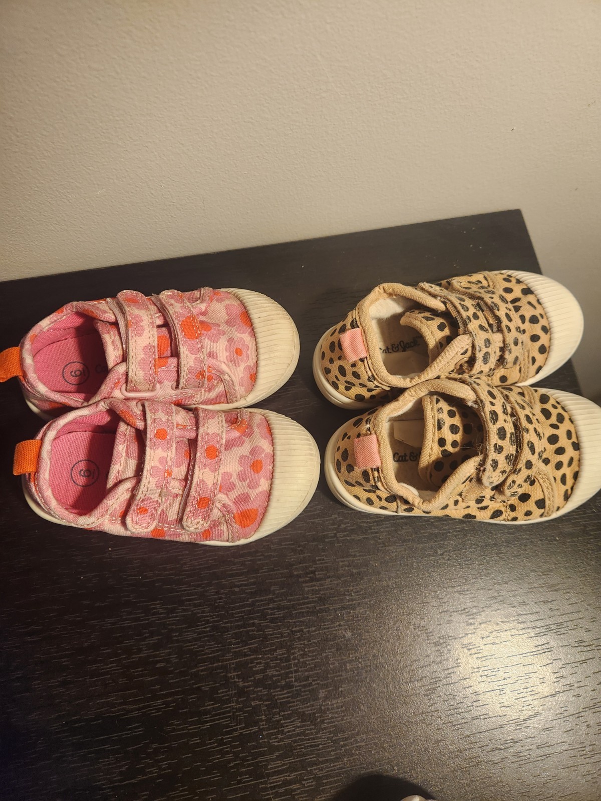 Cat & Jack Baby Girl Canvas Hook & Loop Sneakers Size 6 2pr (Toddler)