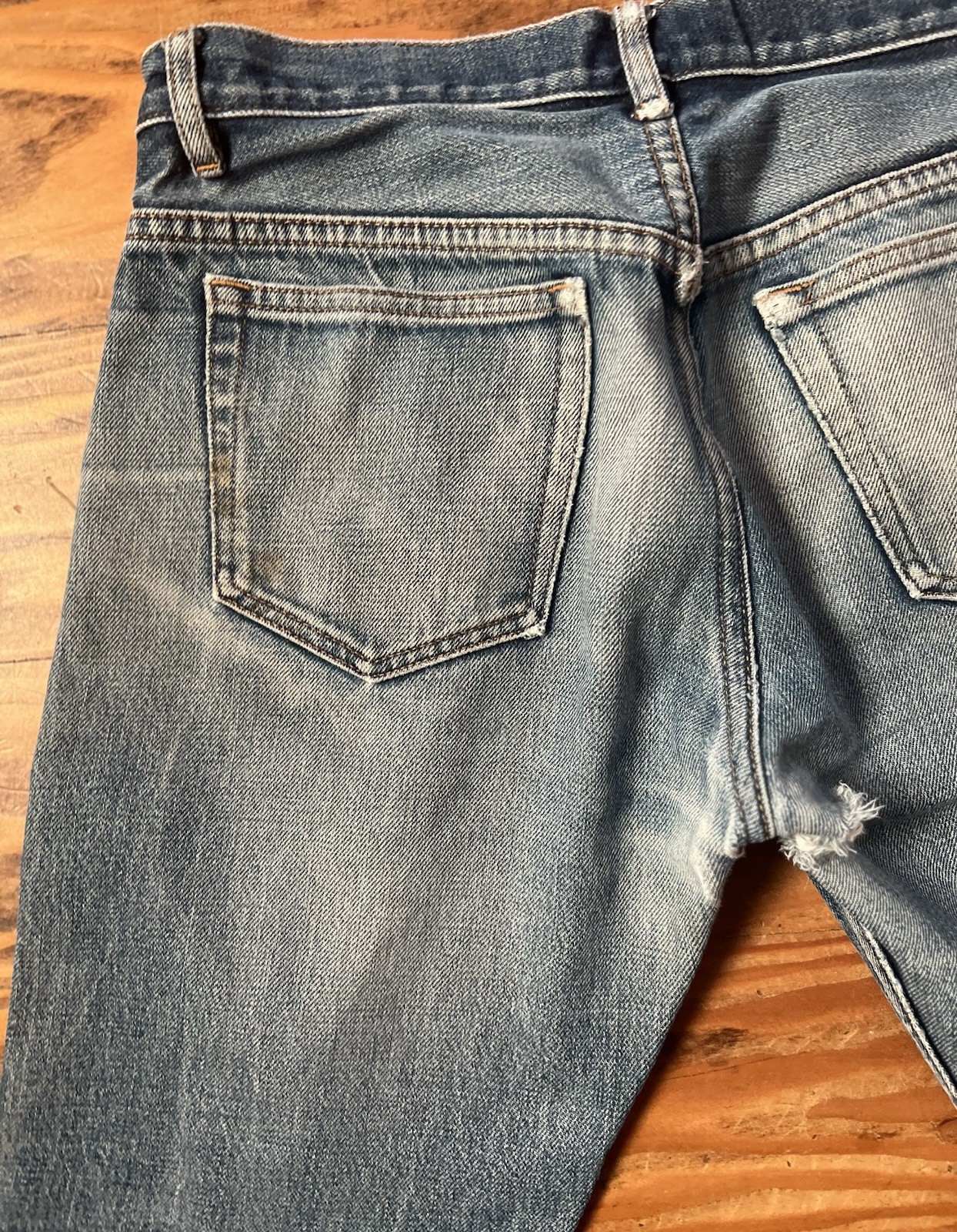 A.P.C. Men’s Straight Fit Medium Wash Blue Denim Jeans Distressed Size 30
