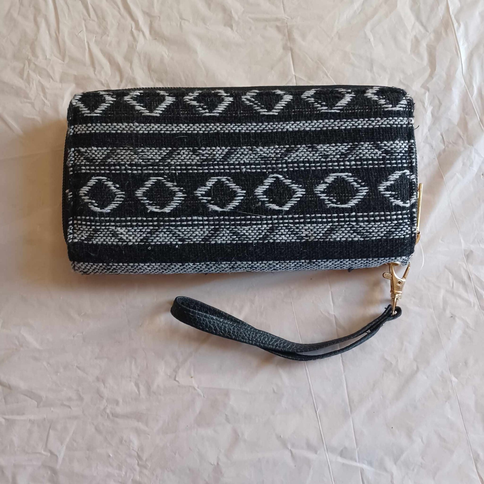 NWOT Unbranded Black & White Fabric Wallet *8 card slots*Change pocket*