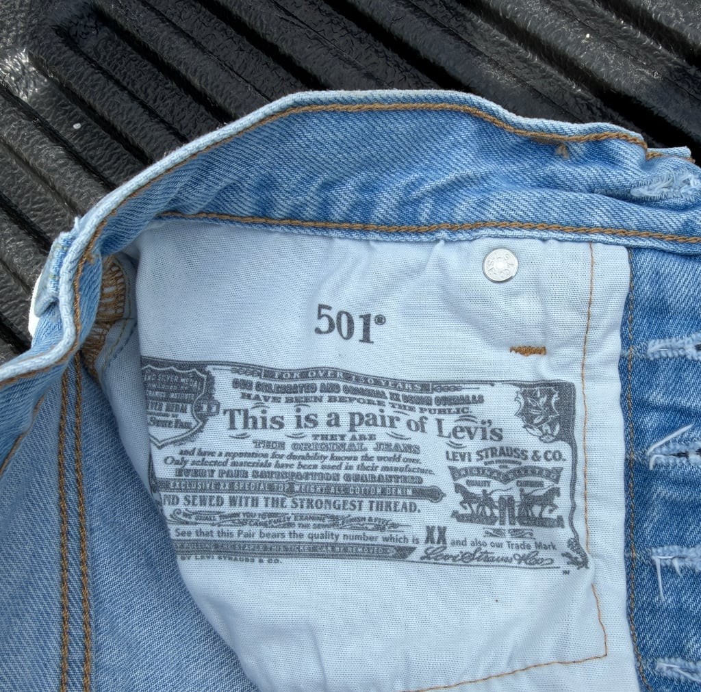 Levi’s 501 High Rise Cutoff Shorts Light Wash Distressed Size 24 W24