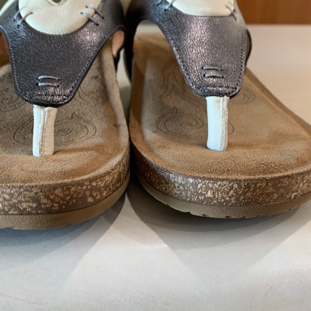 Taos Cream Silvery Gray Sandals Size 7-7.5 Comfort Wedge Shoes
