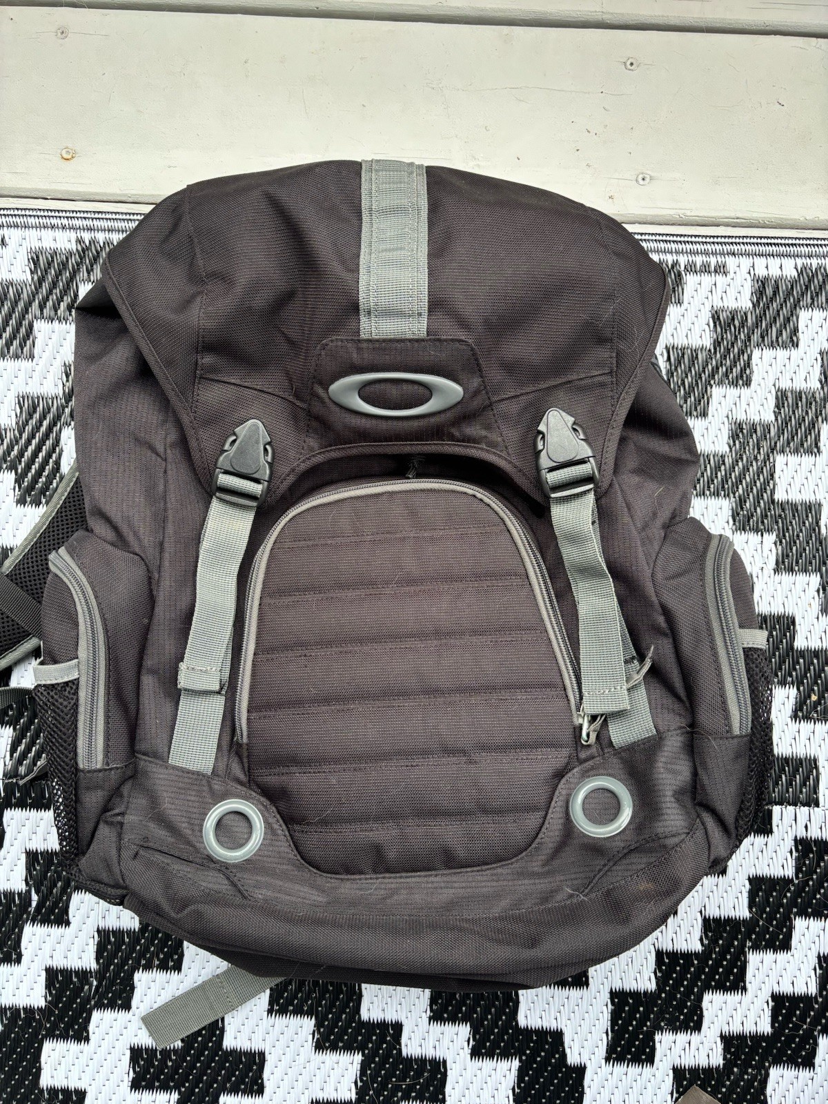 Oakley Backpack Black Gray Roll Top Drawstring Laptop School Travel Bag READ