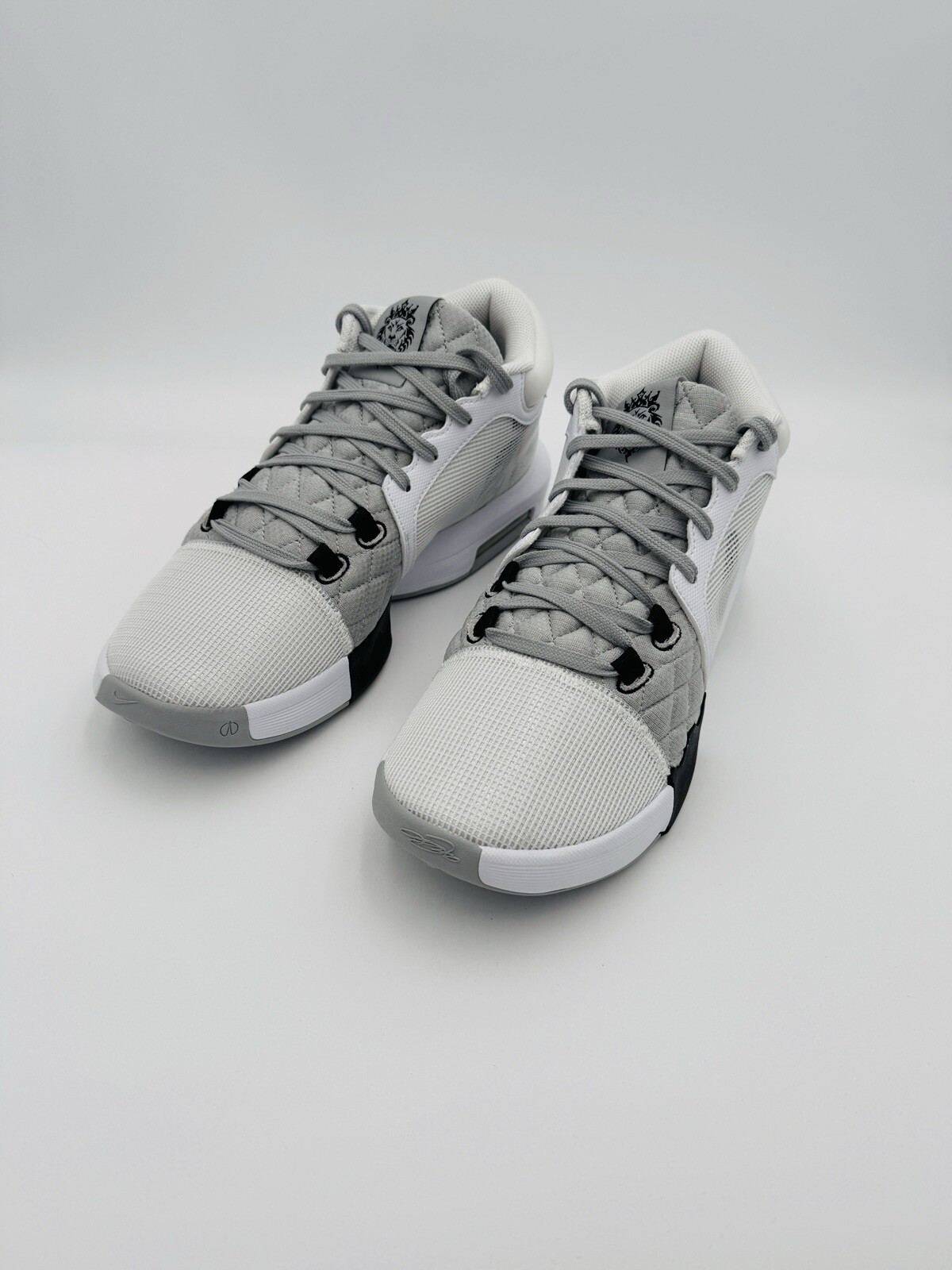 Nike LeBron James Witness VIII 8 White Light Smoke Grey Black FB2239-100 Mens