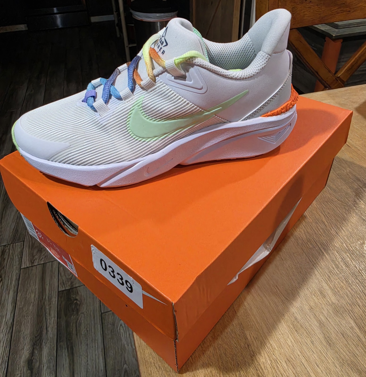Nike Star Runner-4 NN SE (GS) Kids White Multicolor Sneakers size 4 New In Box