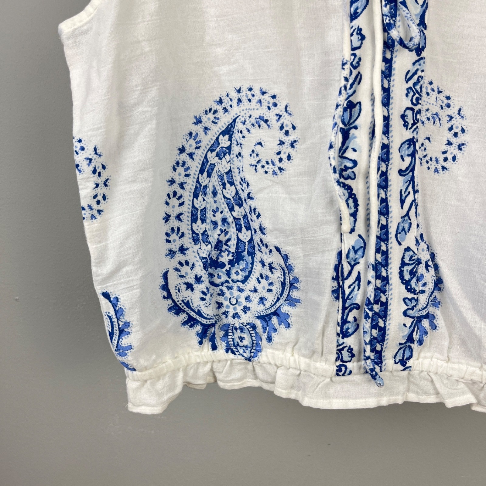 Lucky Brand Boho Sleeveless Top Womens XS Blue White Paisley Print Peasant
