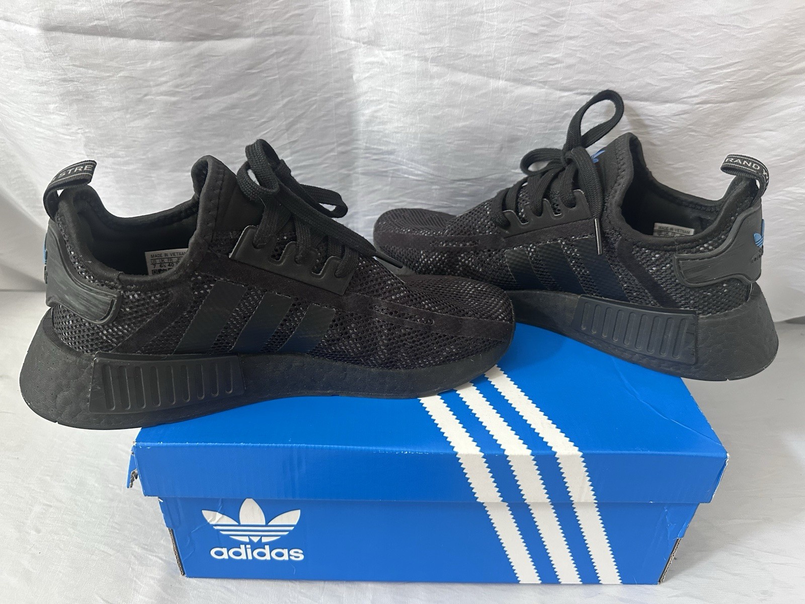 adidas IG5535 NMD R1 Black Carbon Camo Mesh Lace Up Sneaker Men’s US 7 Unisex