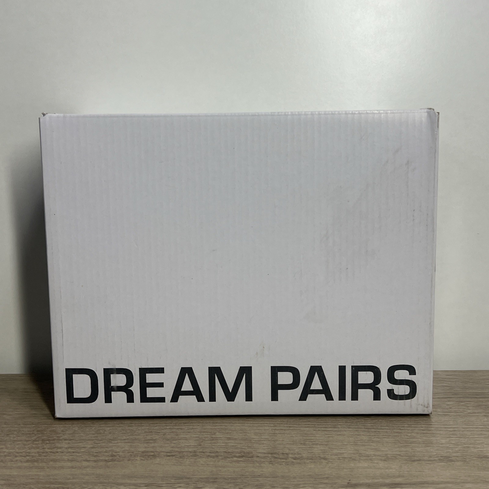 Dream Pairs Women’s white heels. Women’s size 5.