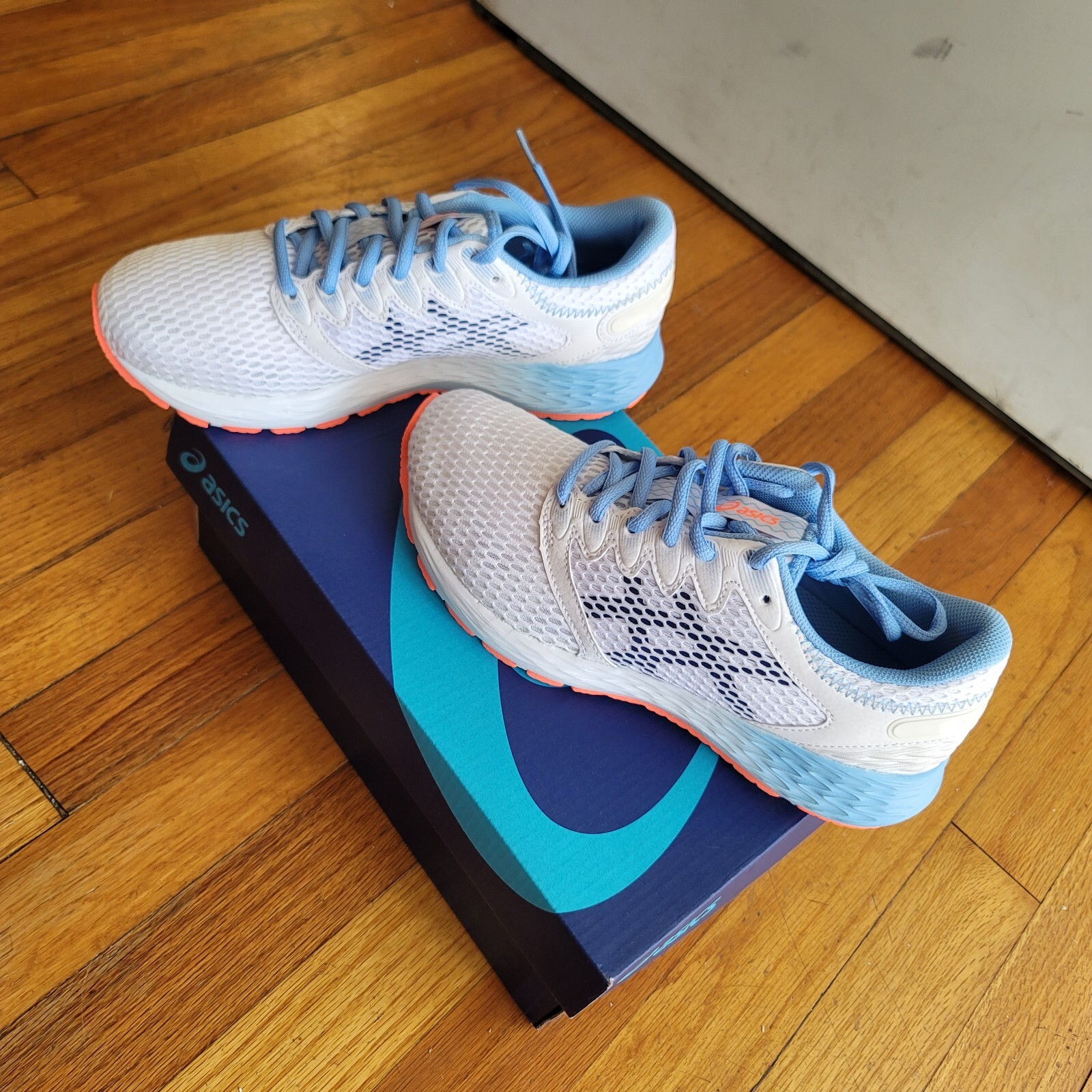 Asics Women’s Shoes Roadhawk FF 2 Sneakers White Blue Print Size 6.5