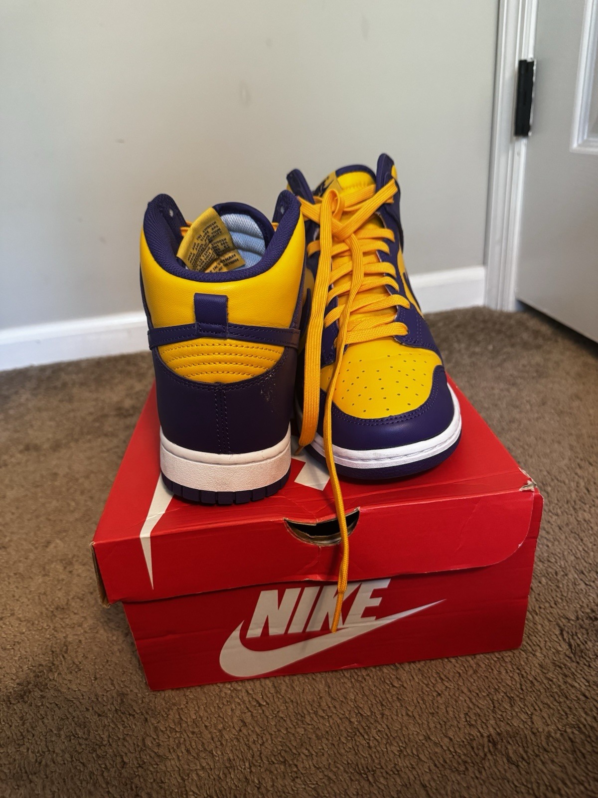 Nike Dunk Mid Top Lace-Up Sneaker Lakers Court Purple/University Gold DD1399-500