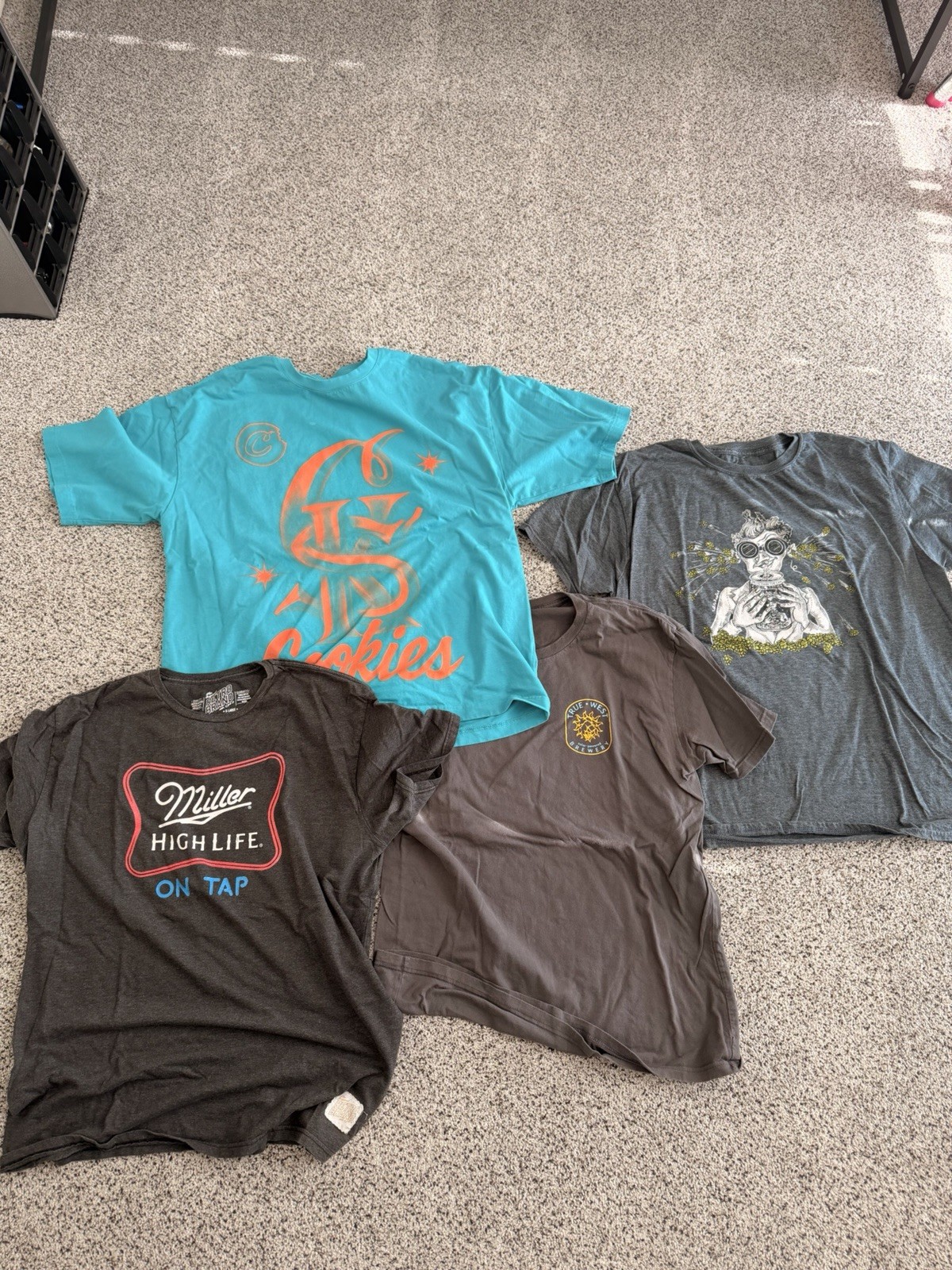 Mixed Brands Lot of 4 Beer Theme Graphic Print Cotton T-Shirts Multicolor L/XL