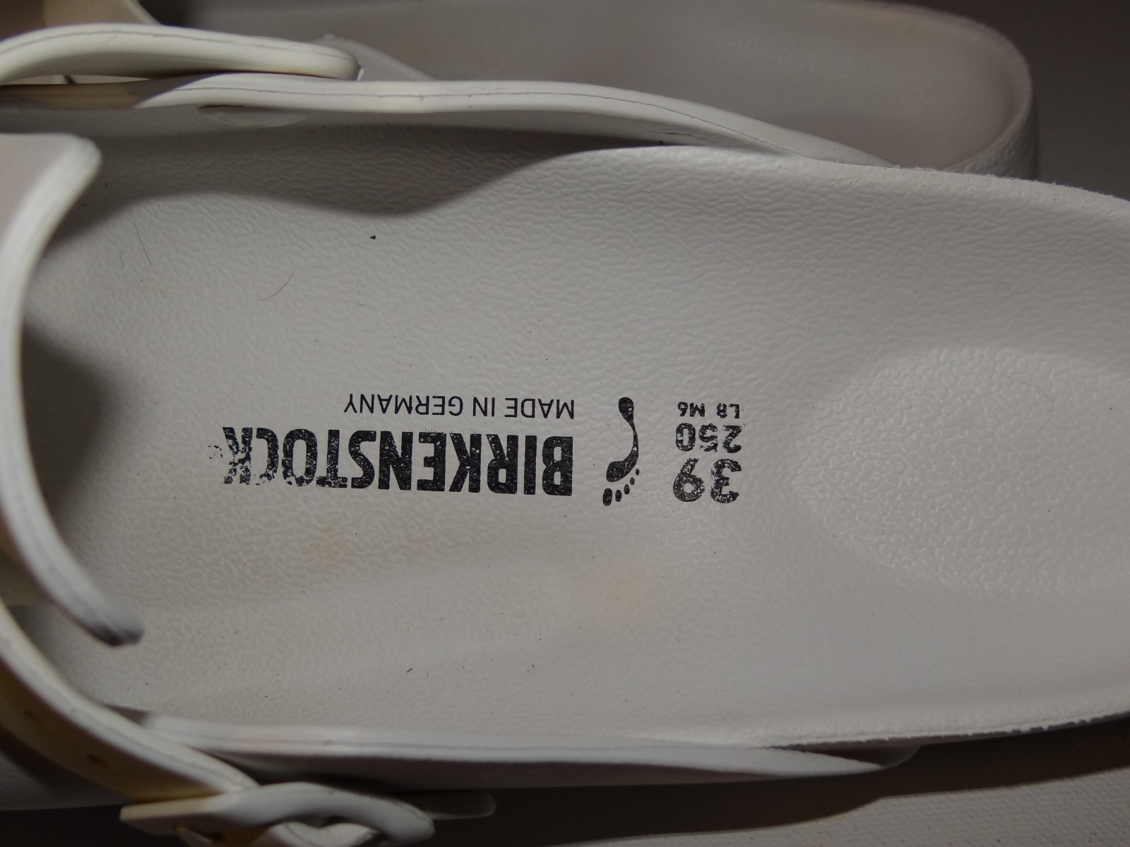 Birkenstock Boston Essentials White EVA Unisex Clogs Sz 39 M 6 L 8 gently worn