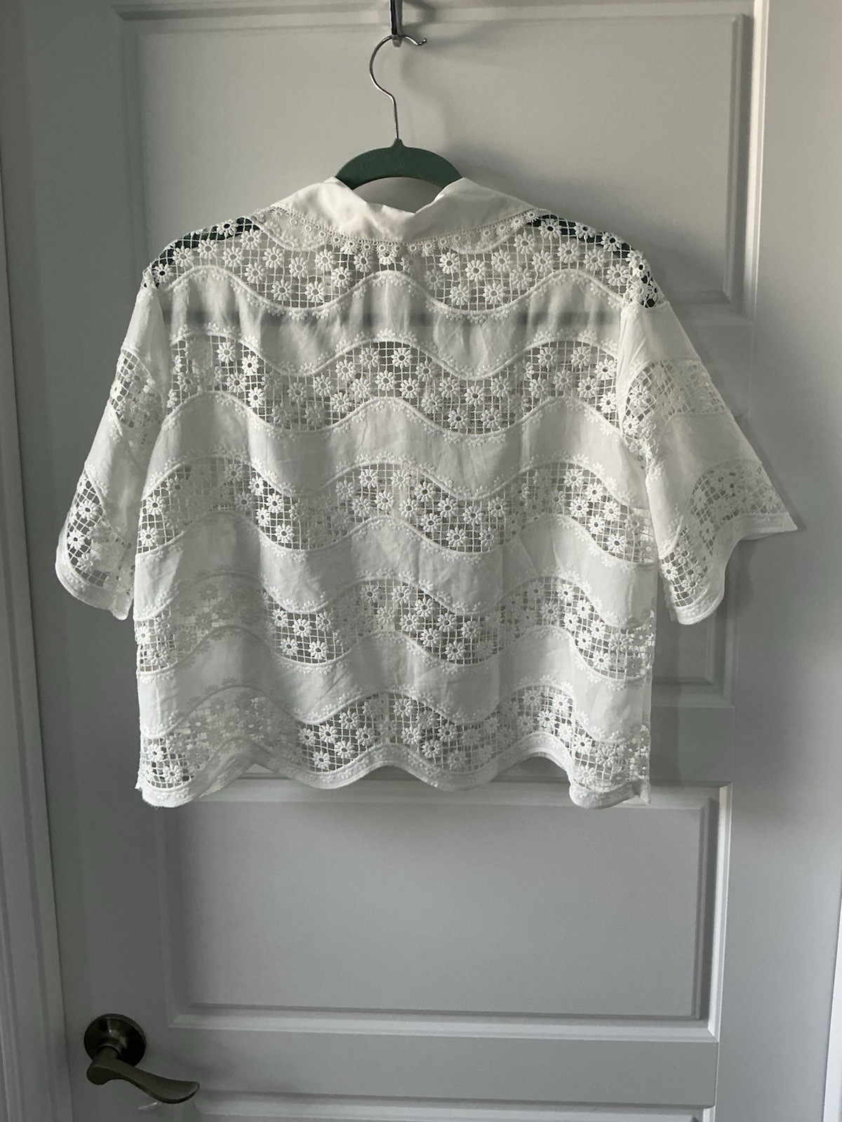 Ultra Pink Floral Lace Collared Button Front Blouse S Short Sleeve Scalloped Hem