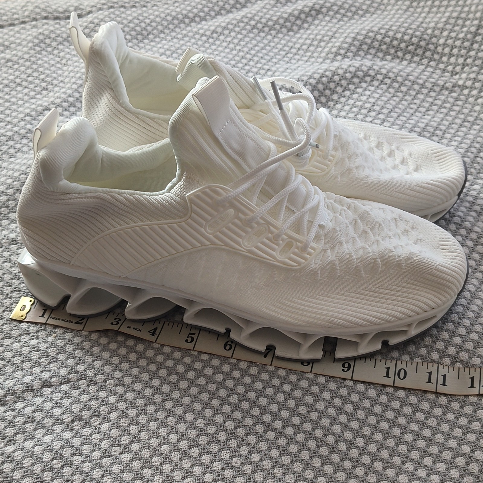 White Low Top Athletic Sneakers Style K1832 Size 11.5