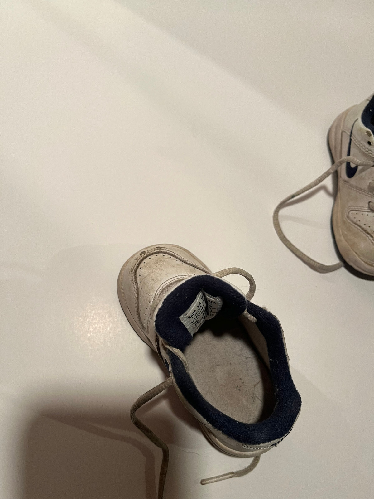 USED Nike White Navy Blue Toddler Shoes Size 5C Sneakers (See Item Description)