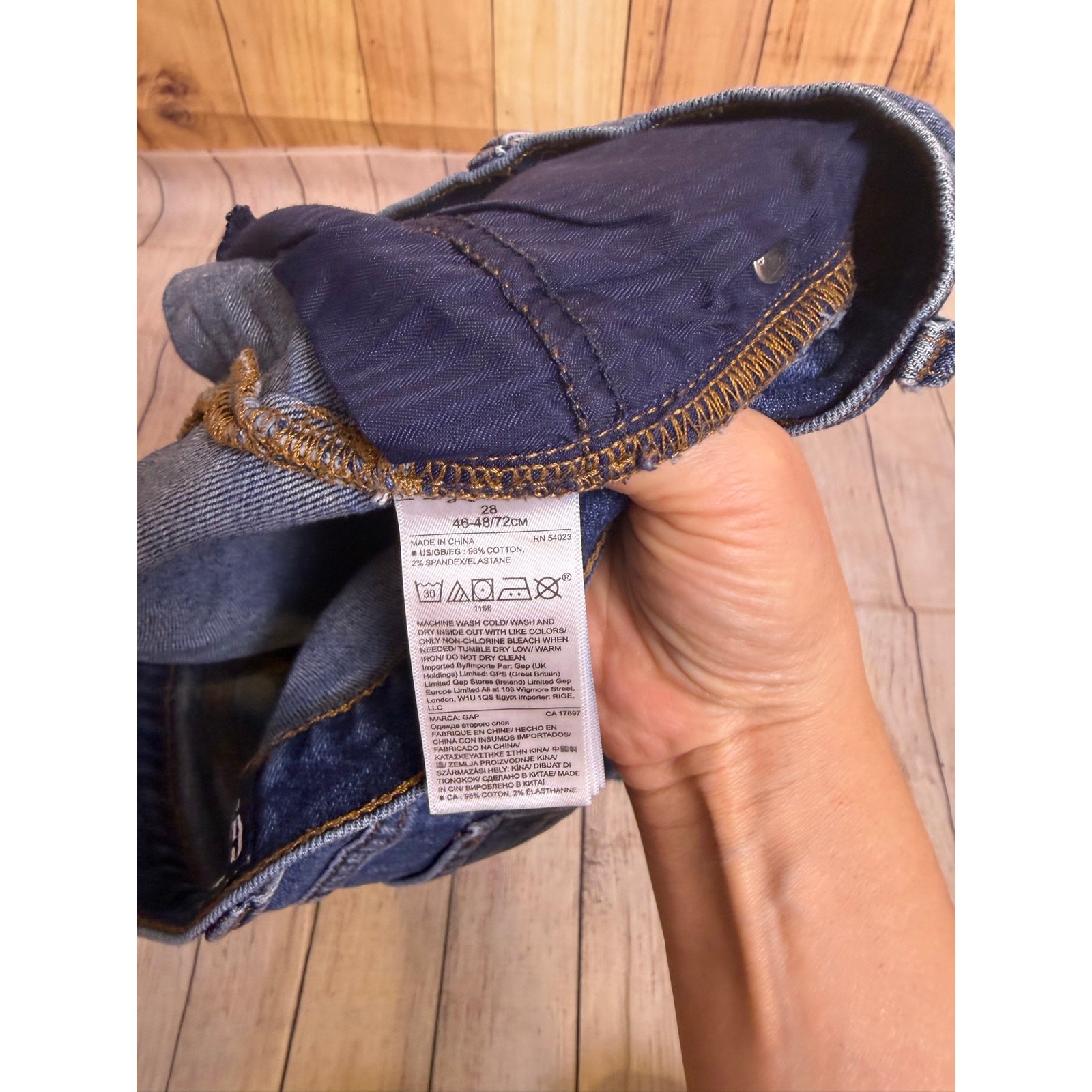 GAP Denim Shorts 3″ Inseam 98% cotton/2% elastane Women’s Size 28