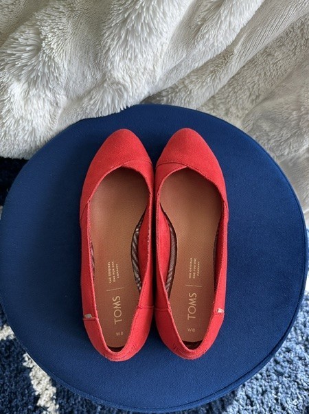 TOMS Coral Red Flats Women’s Size 8 Pointed Toe Casual Slip On Shoes