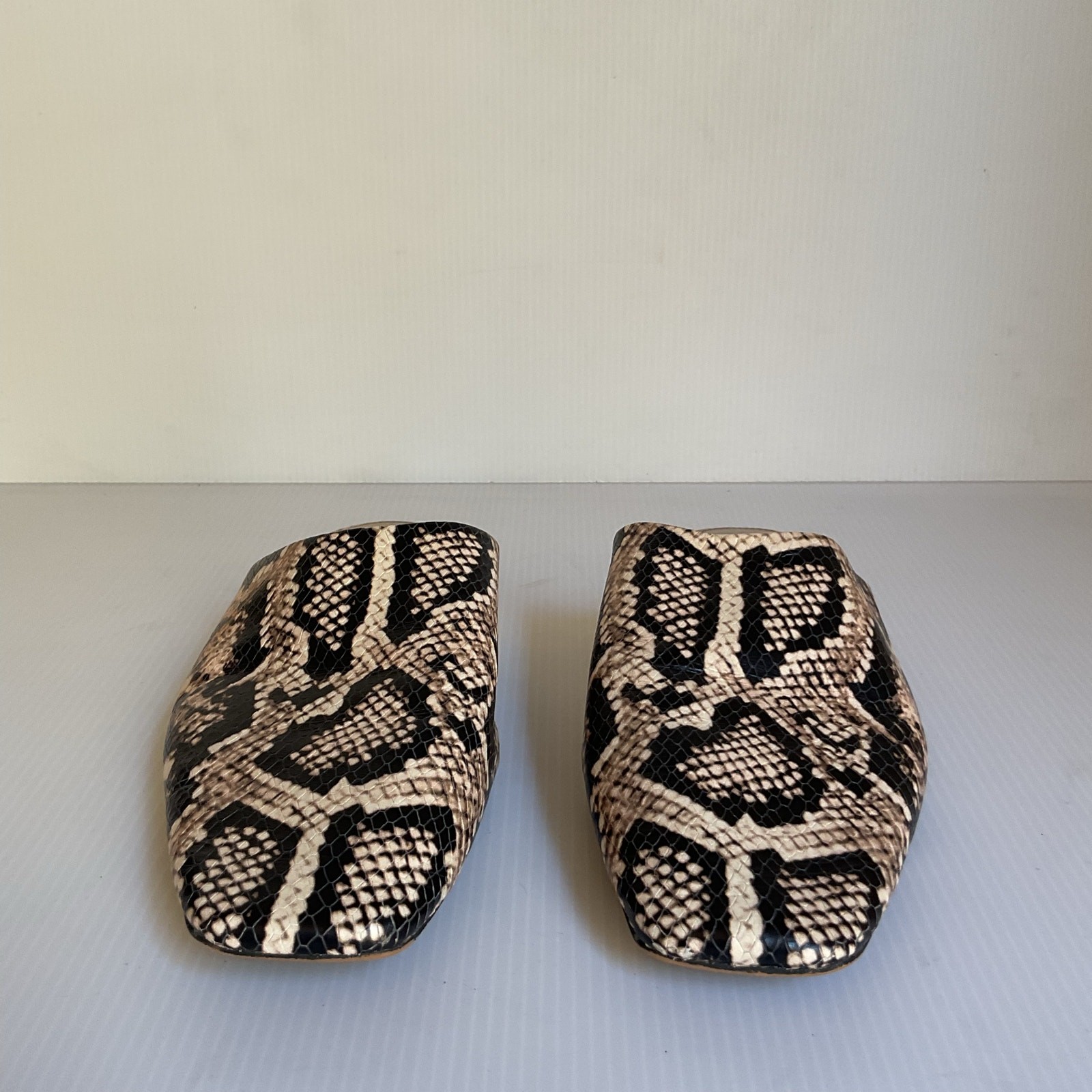 Vince Camuto Women’s Snake Print Leather Mules Size 9 Office Chic Trendy mules