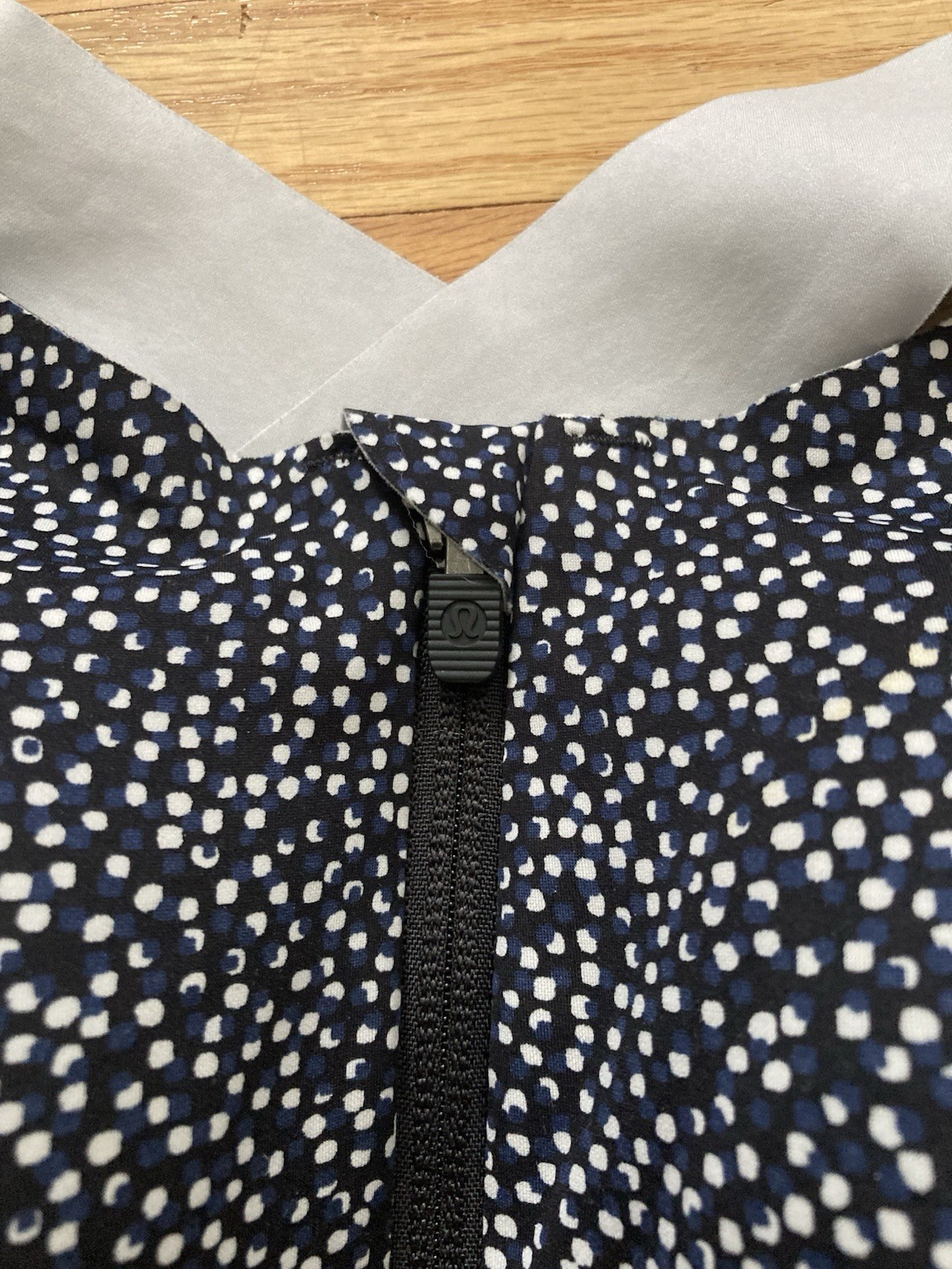 Lululemon Enlite Sports Bra Womens 36D Black polka High Support Running frontzip