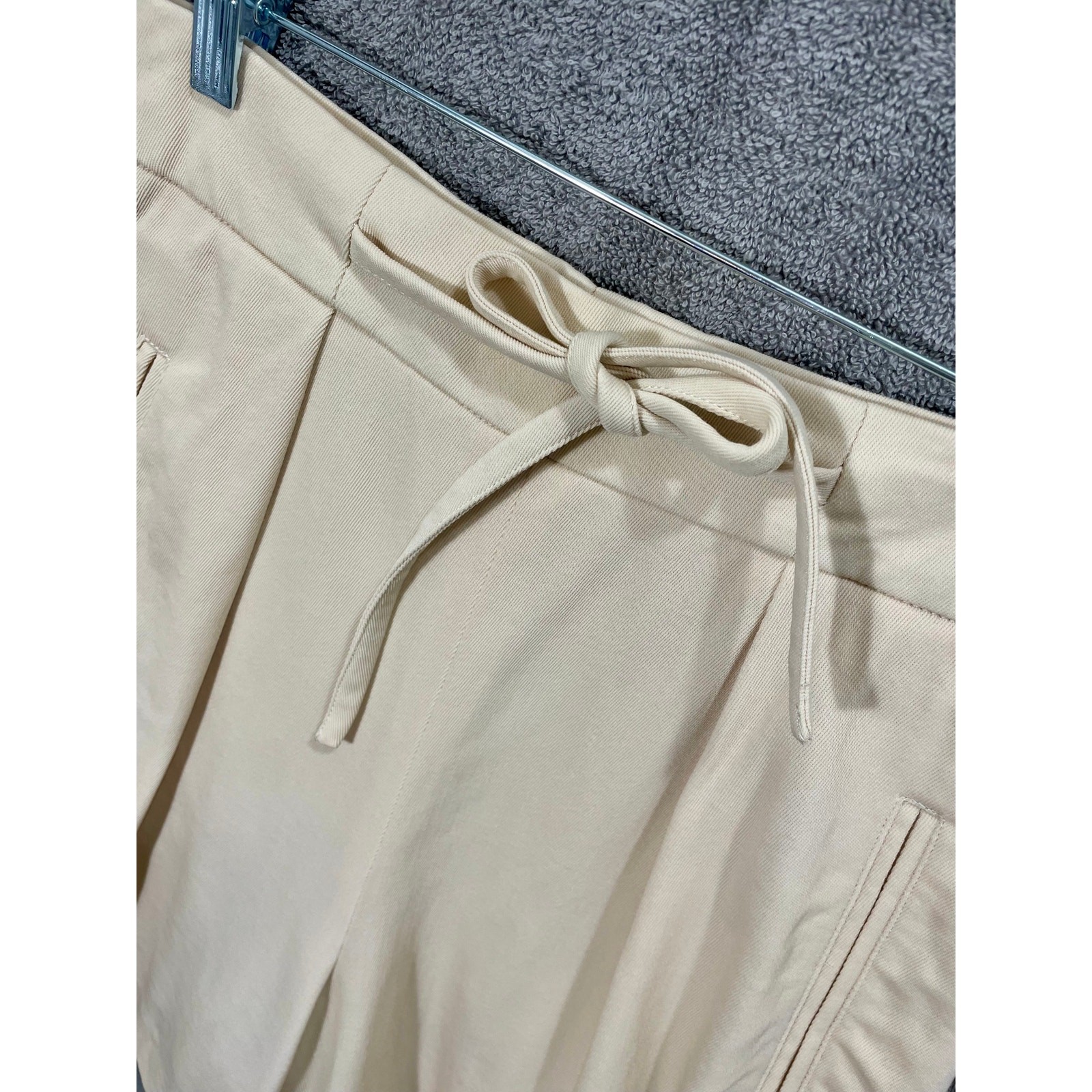 Vintage 90s Escada Margaretha Ley Ivory High-Rise Shorts EU 36/ US 4 Academia