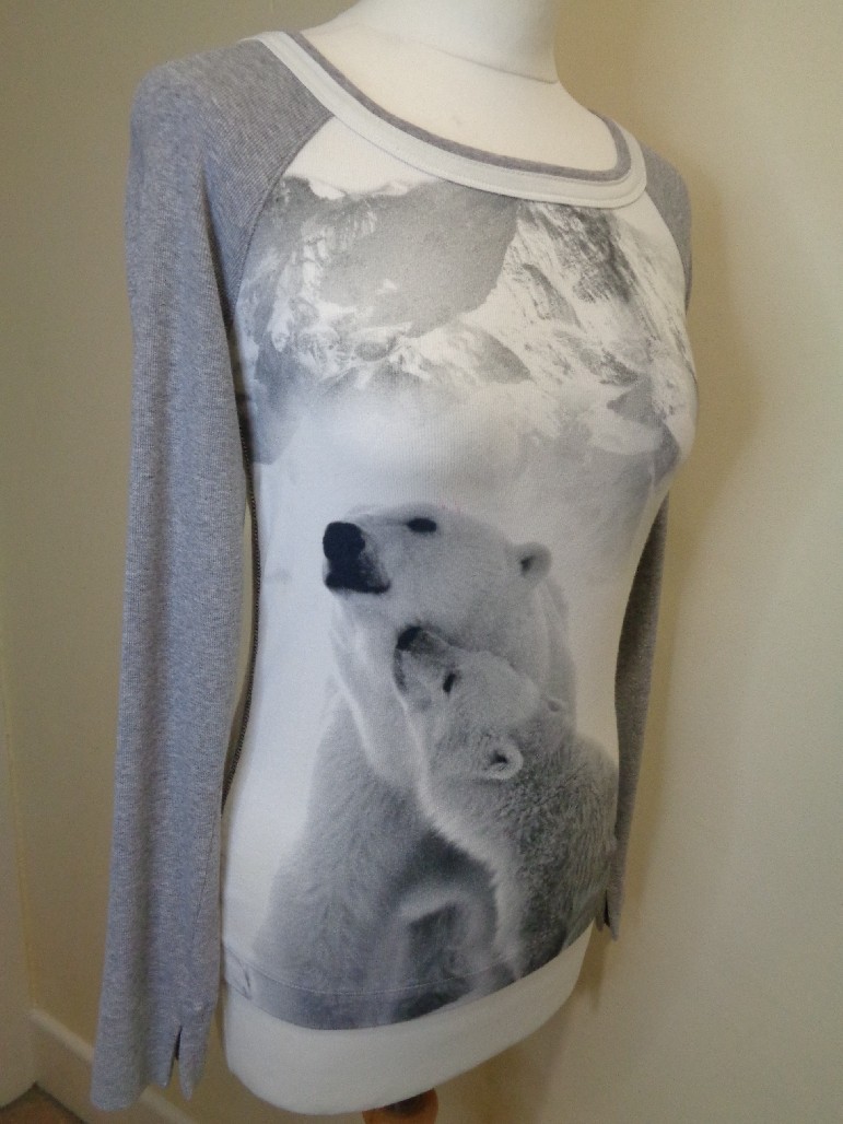 MARC CAIN GREY AND WHITE LONG SLEEVE POLAR BEAR PRINT T-SHIRT – SIZE 10 (N.2)