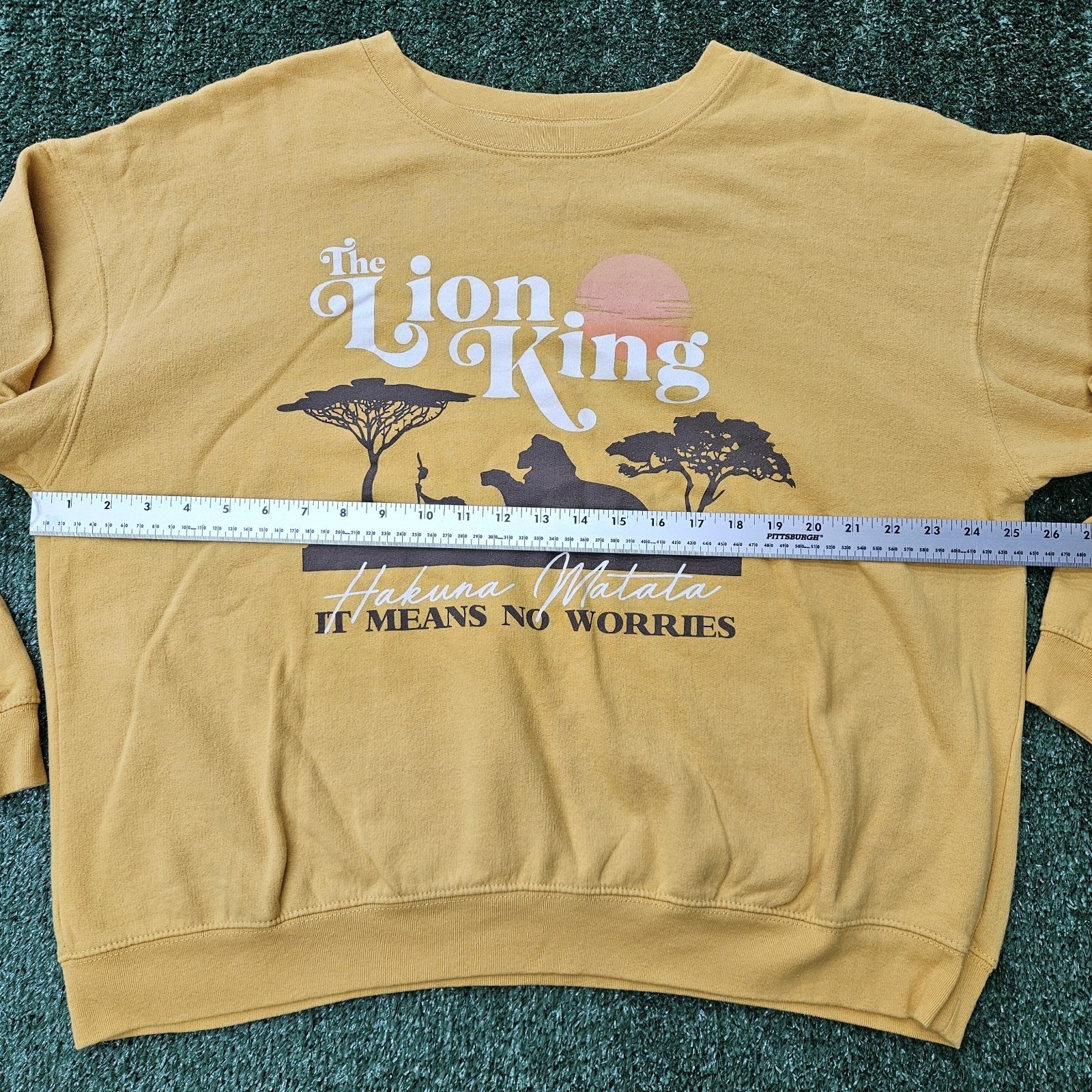 Disney The Lion King Sweatshirt Youth XXL Yellow Hakuna Matata Crewneck Movie
