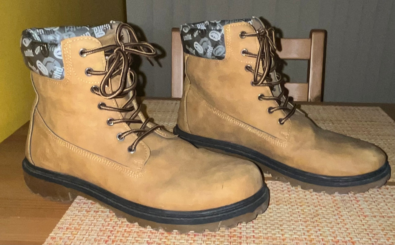 Ecko UNLTD Sz 8.5 Men’s Beige Classic Boots Trent -07M