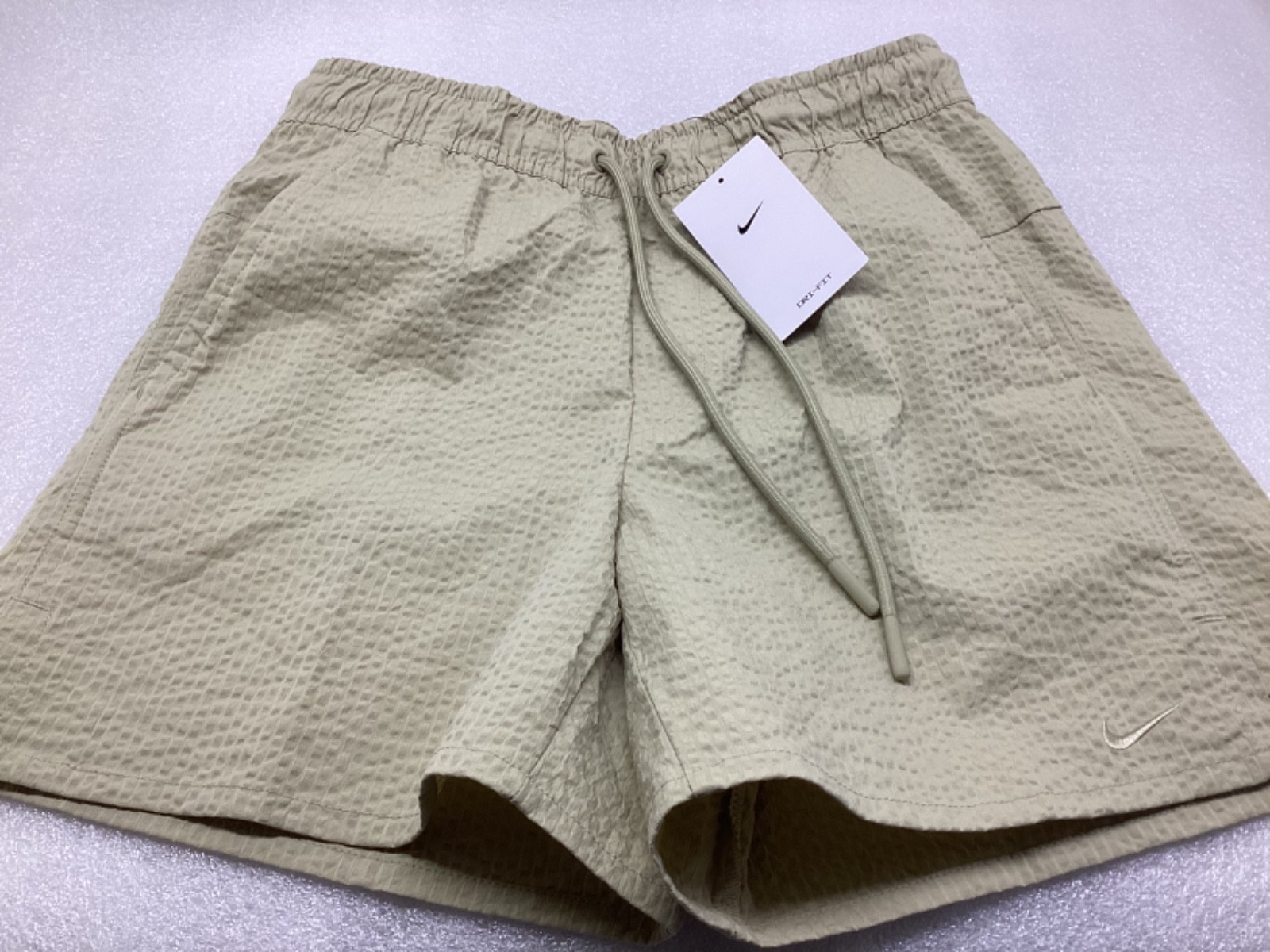 New NIKE Men’s Dri-FIT 5″ Unlined Running Yoga Versatile Shorts L MSRP $70 NICE!