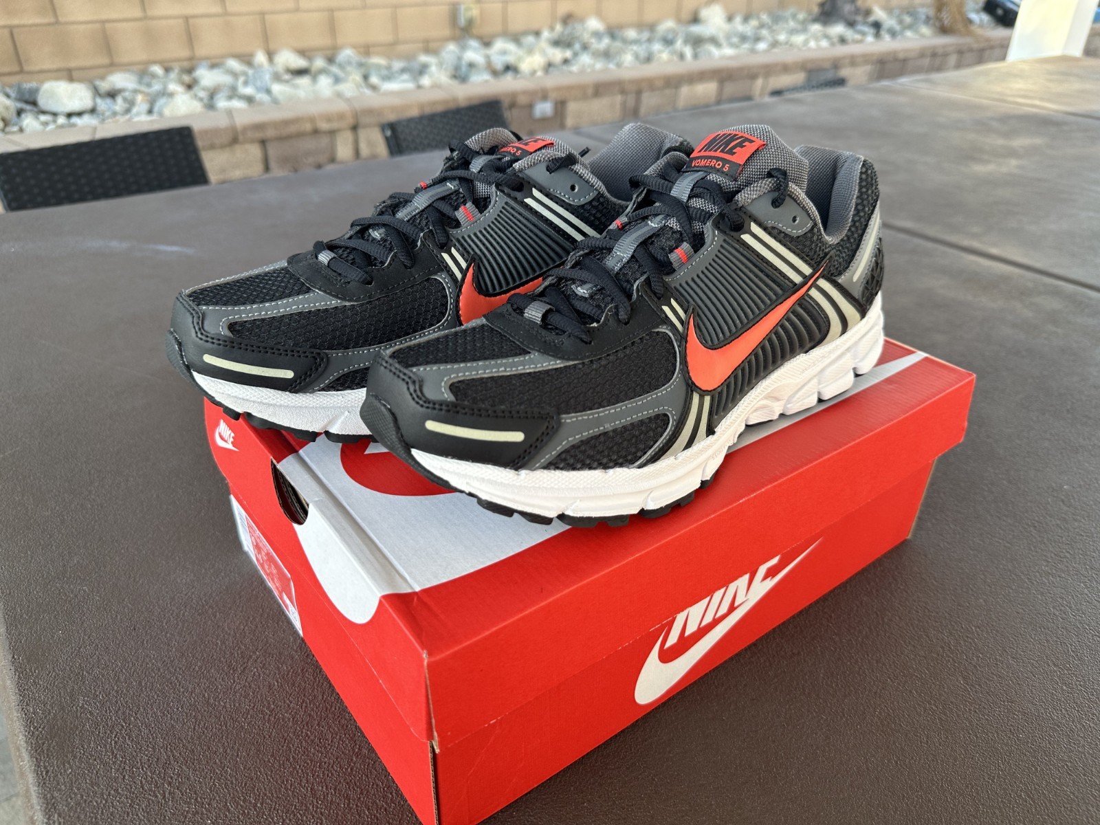 Size 10 – Nike Air Zoom Vomero 5 Black Picante Red