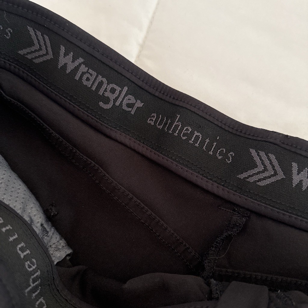 Wrangler Authentics Men’s Cargo Shorts Size 42 Black Stretch Nylon Zip Pocket