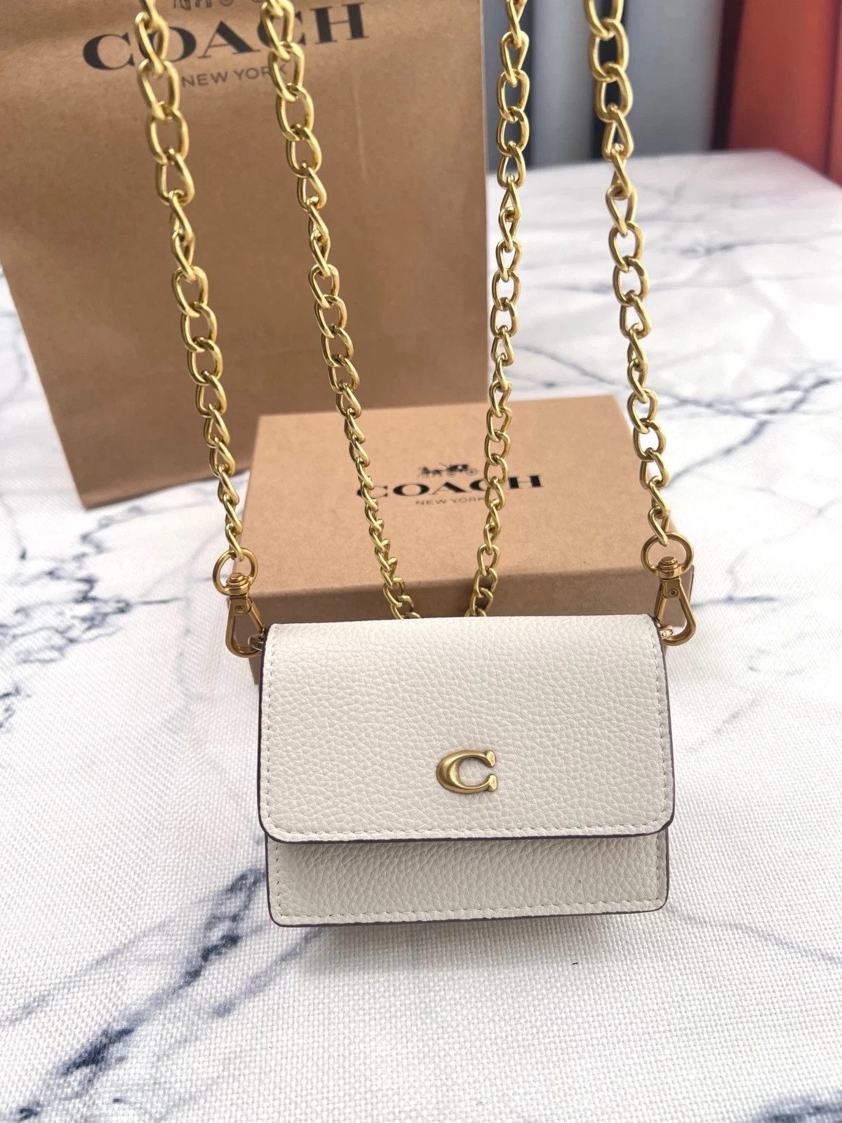 NEW Coach Essential Half Flap Card Case Wallet With Chain CR978 White 10*2.5*7CM