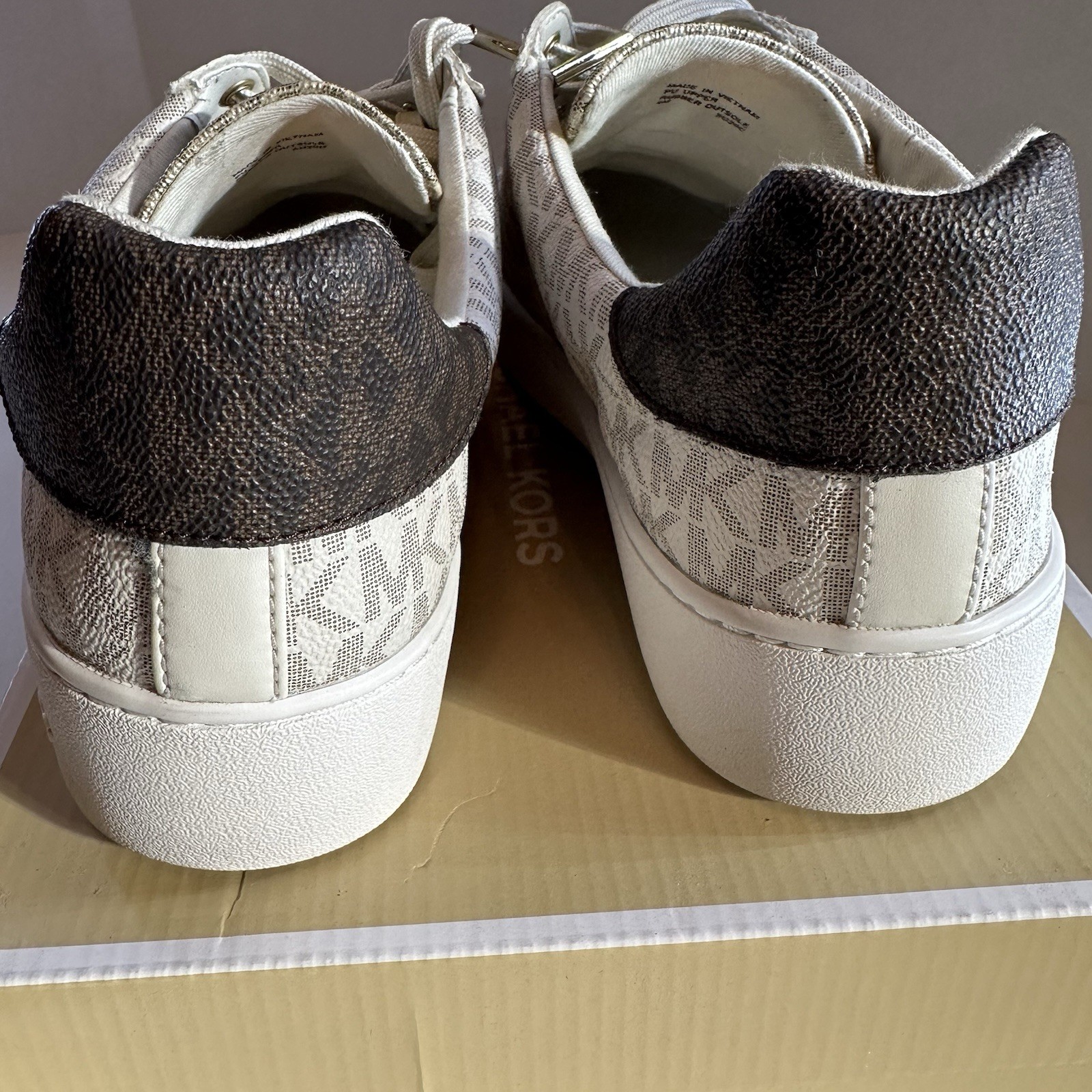 MK Michael Kors Poppy Lace Up Sneakers Vanilla Leather -sz. 9M
