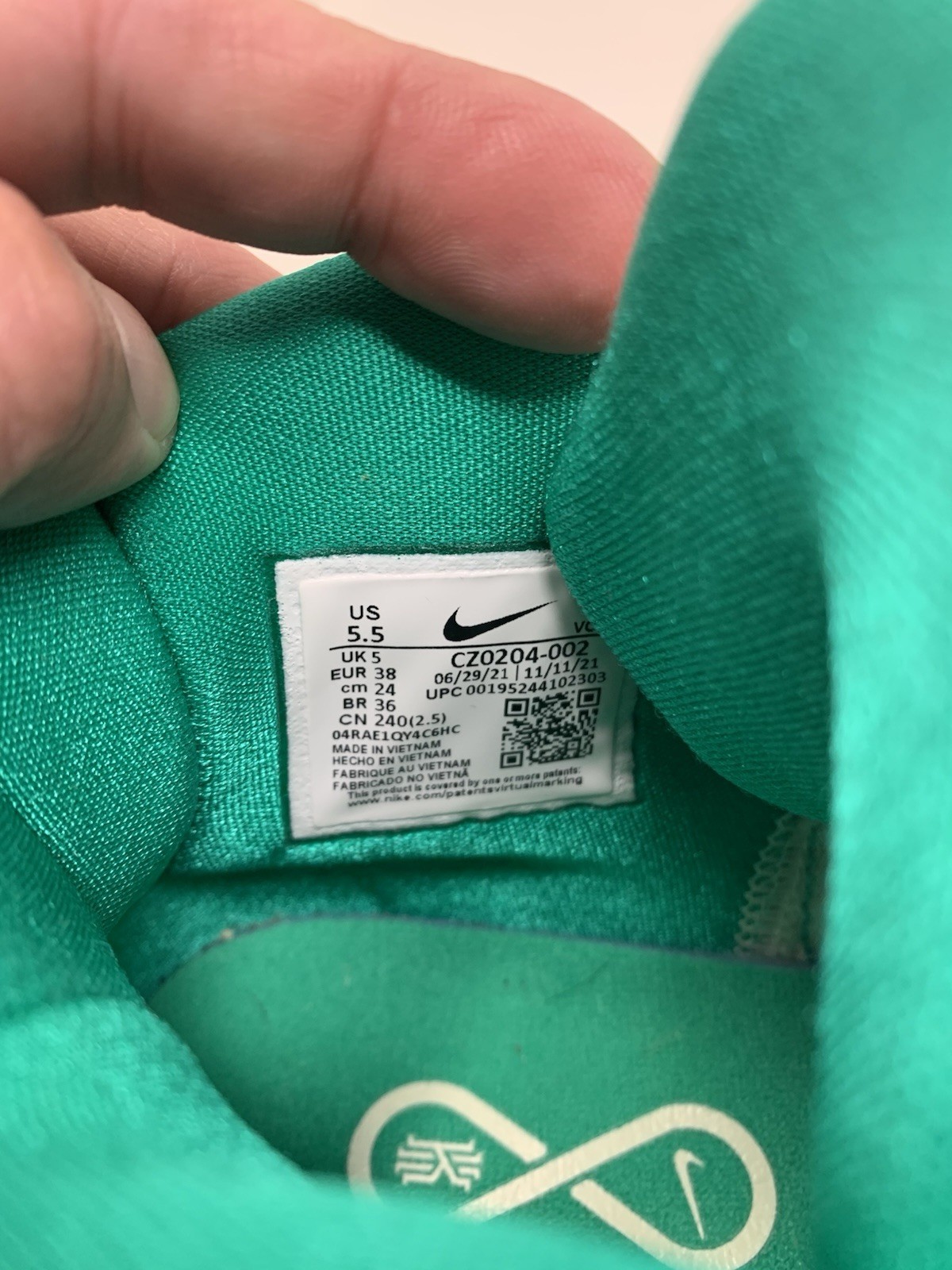 Nike Kyrie Infinity x Sue Bird Golden Tribute Mismate Right 5.5Y Left 4.5Y GS