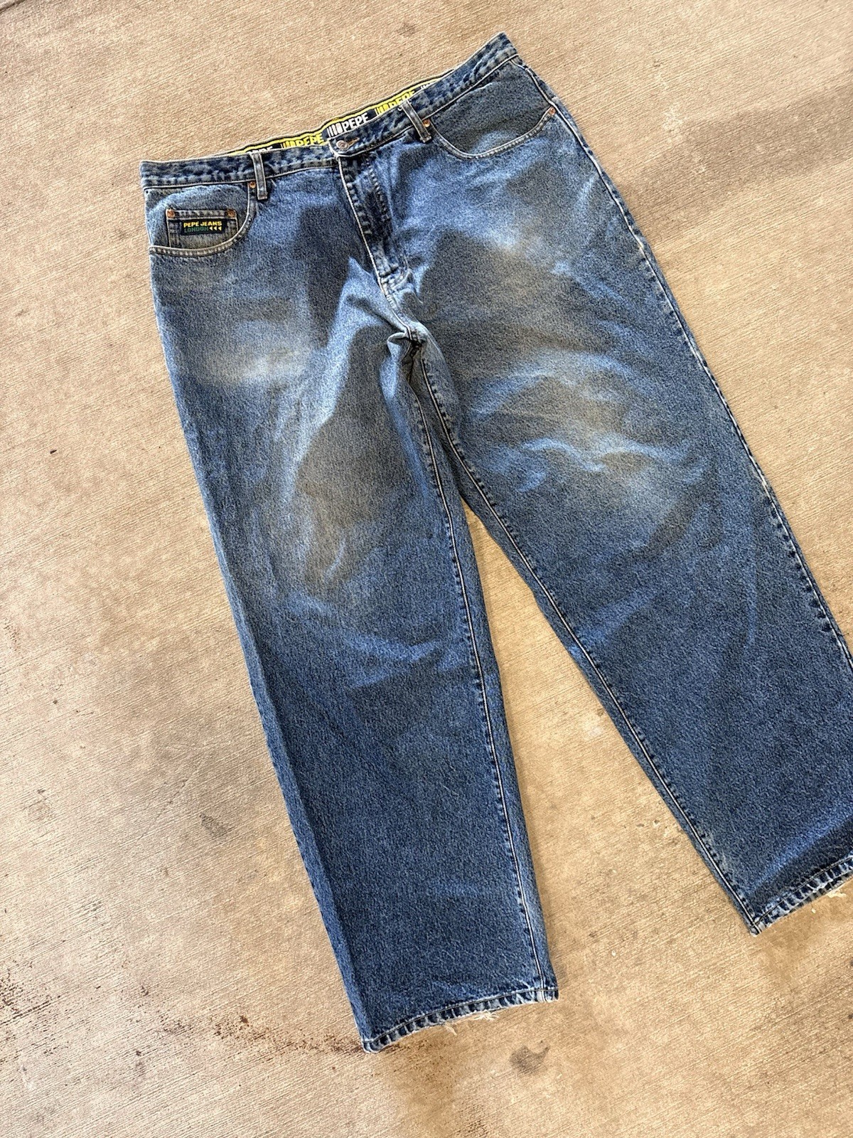 Pepe Jeans Men’s Blue Medium Wash Straight Regular Fit Mid Rise 5-Pocket Jeans