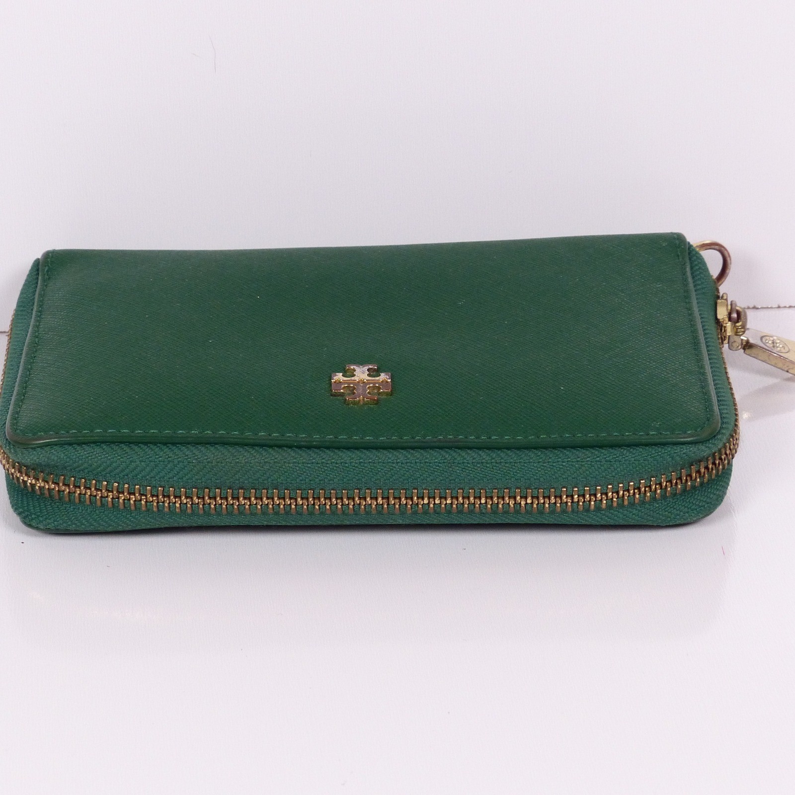 Tory Burch Green Zip Around Womens Wallet Card Slots Coin Pocket Saffiano READ