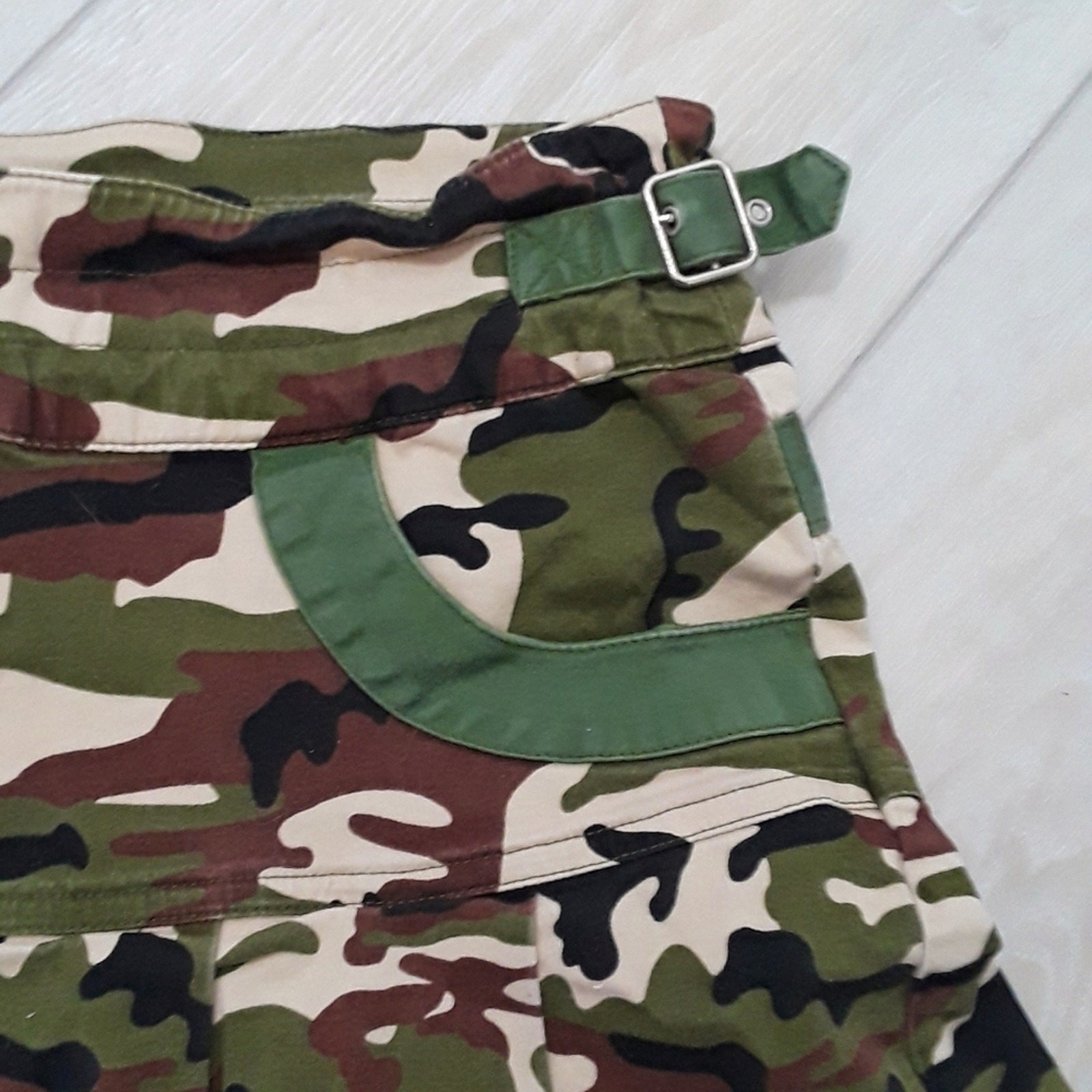 SOUTHPOLE Camouflage Micro Mini Skirt Size 7 Green Hip Hugging Pleated Peplum