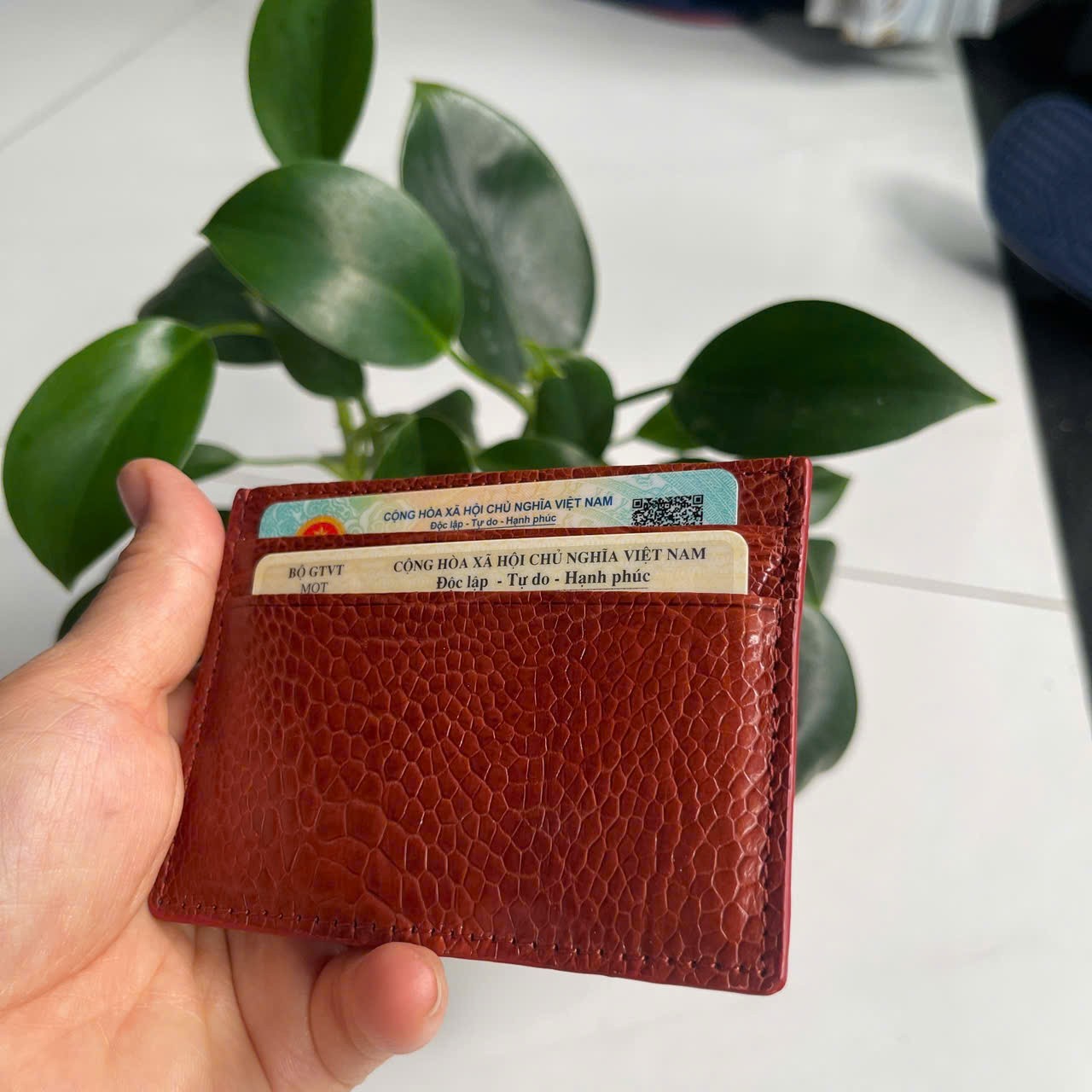 BrownGENUINE OSTRICH LEATHER SKIN CREDIT CARD HOLDER/ WALLET CARD HOLDER FOR MEN