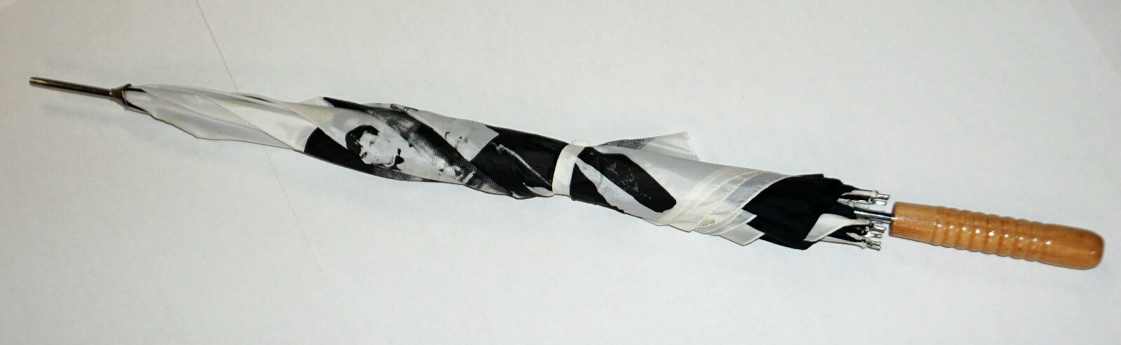 HUNK UMBRELLA (PRE-OWNED) EXCELLENT CONDITION