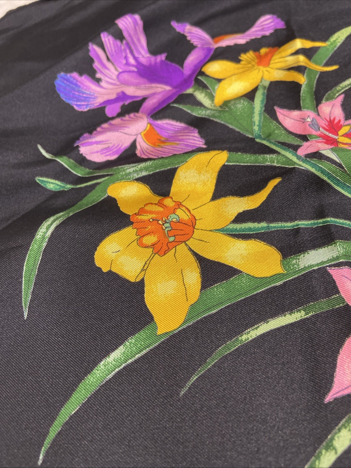 GUCCI Flora Silk Scarf 33in Flower Botanical Pattern Classic Luxury Italy
