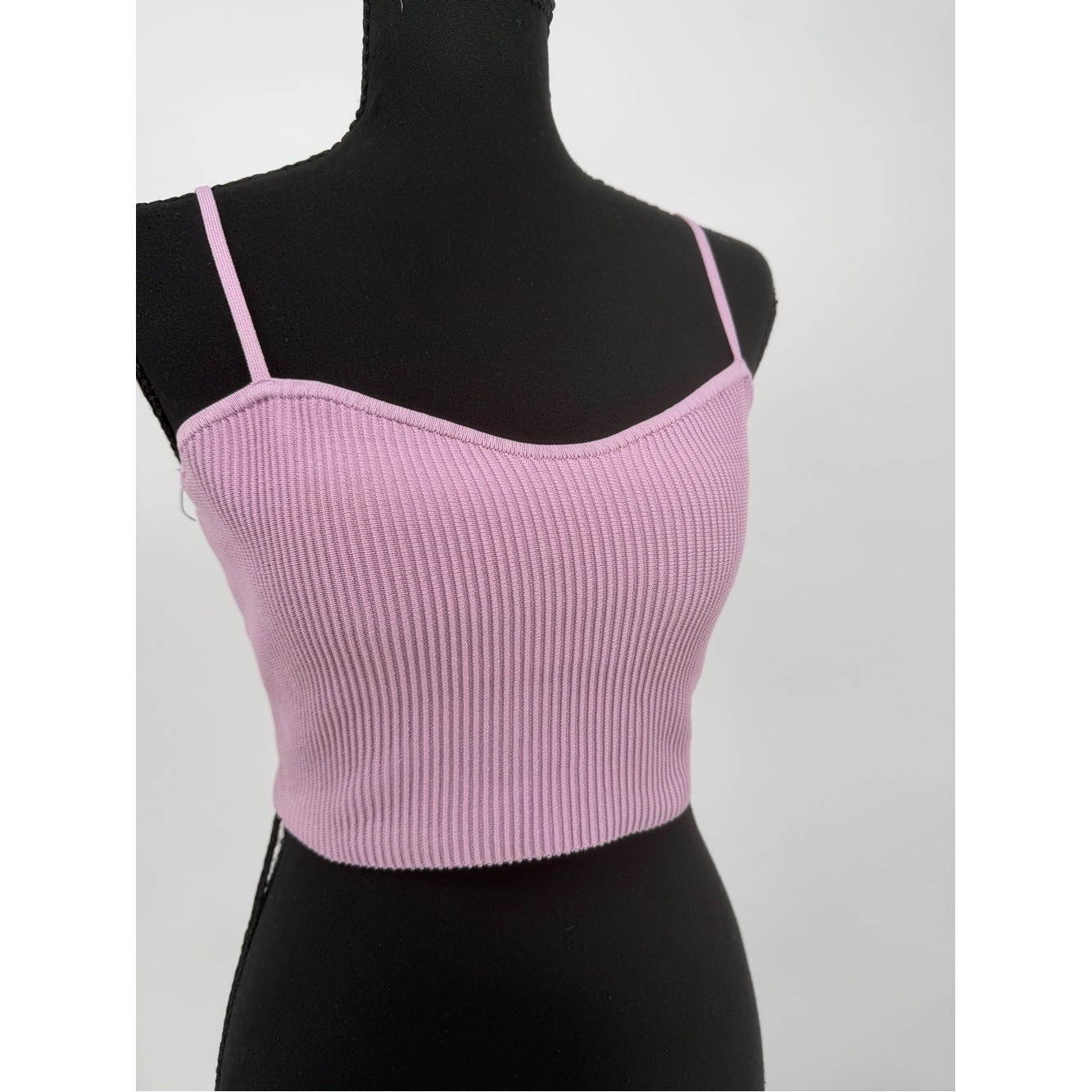 Babaton Ribbed Spaghetti Strap Crop Top – lilac