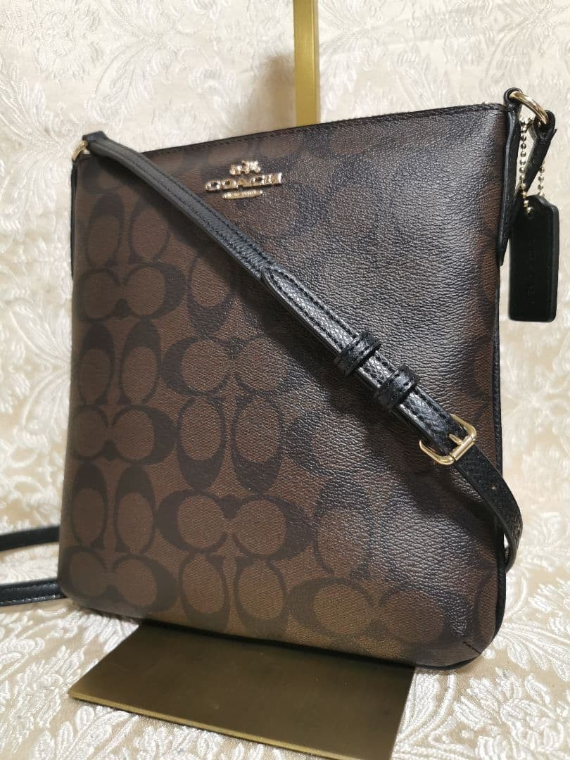 Excellent Condition Coach Signature Shoulder Bag F35940 25a