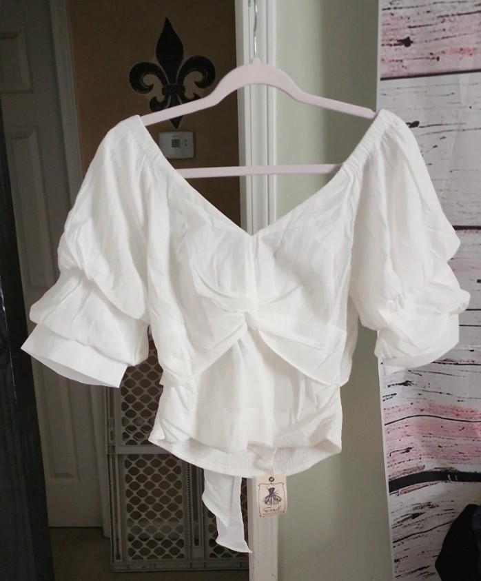 Easel Women’s White Solid V-Neck Puff Sleeve Smocked Crop Blouse Size L