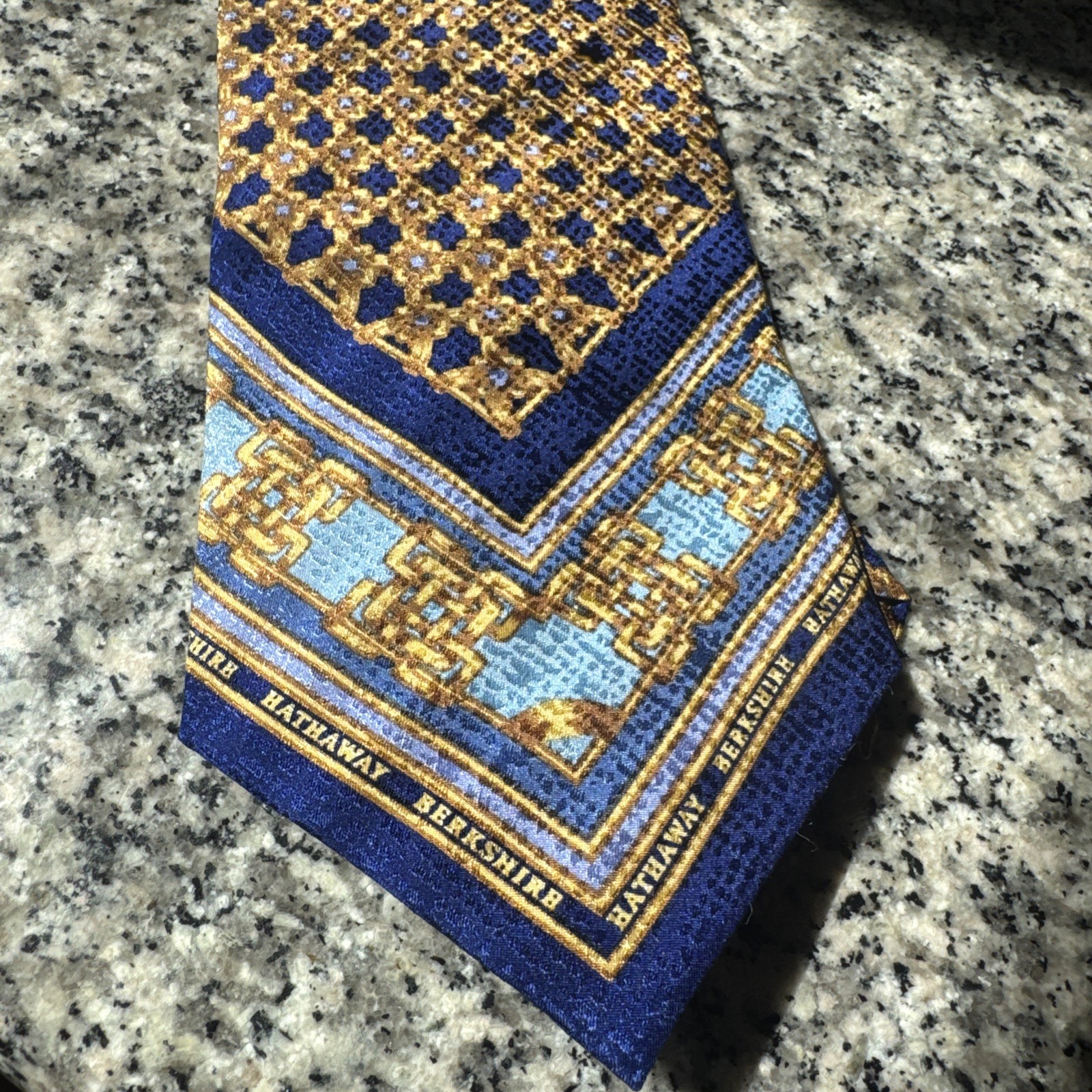 Berkshire Hathaway BRK Vineyard Vines Tie 100% Silk Blue From Annual Meeting